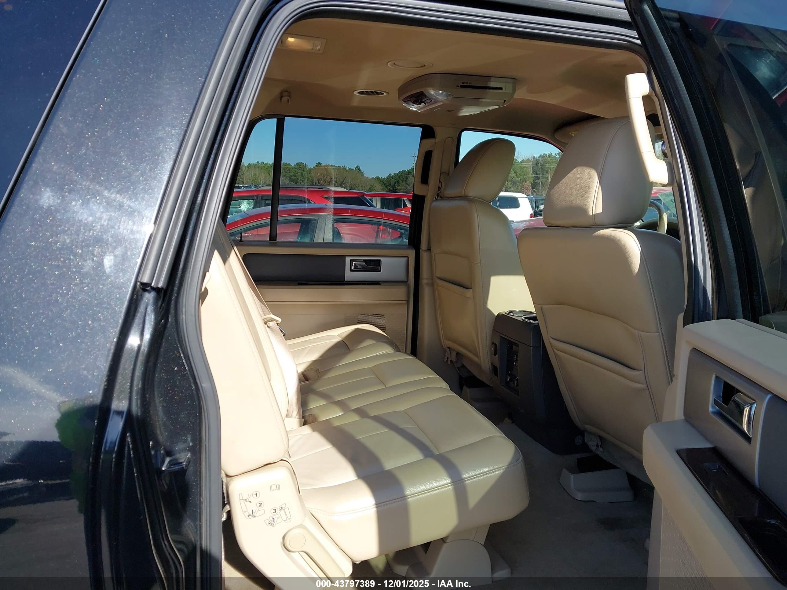 FORD EXPEDITION image 8