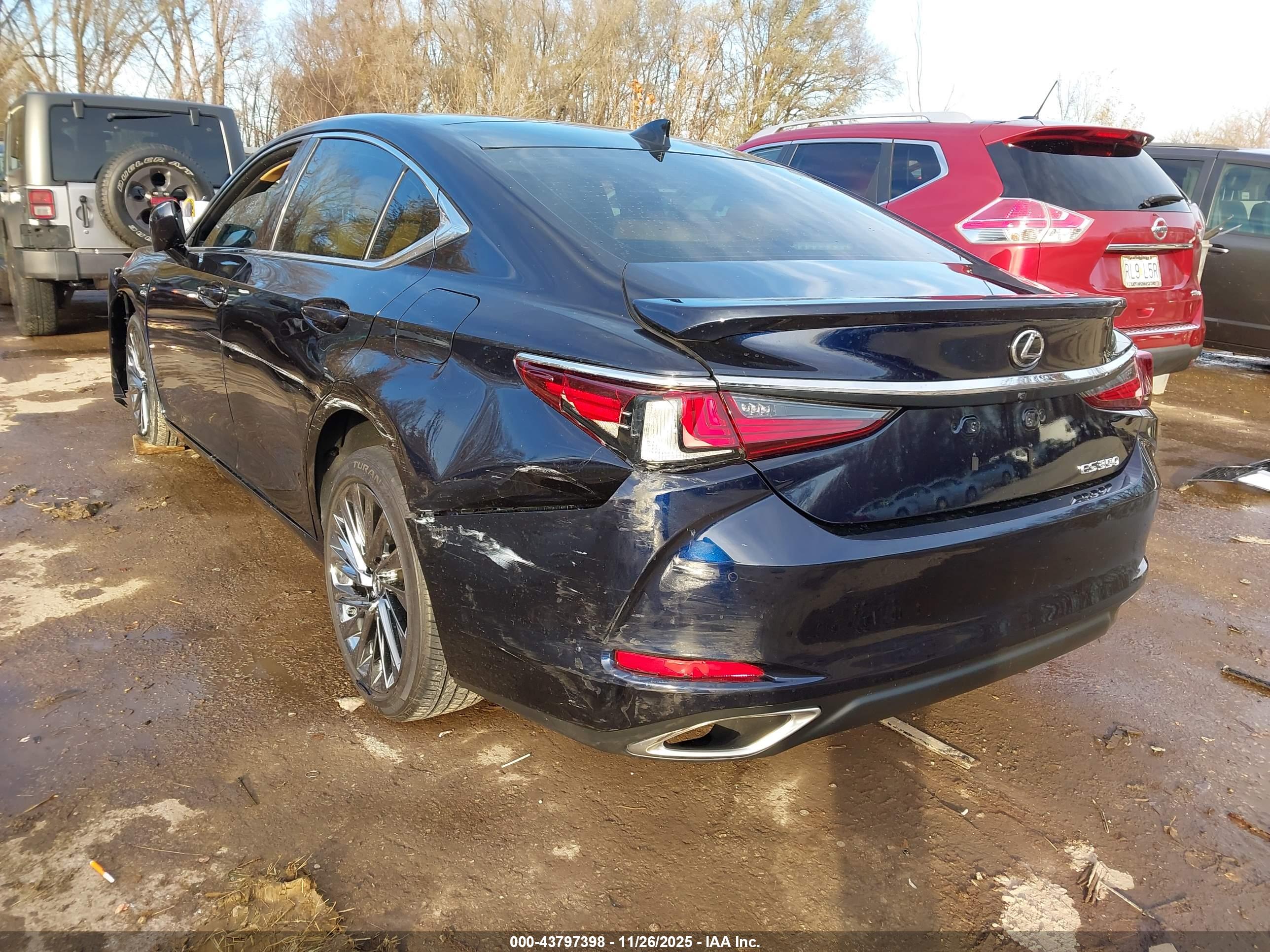 LEXUS ES image 3
