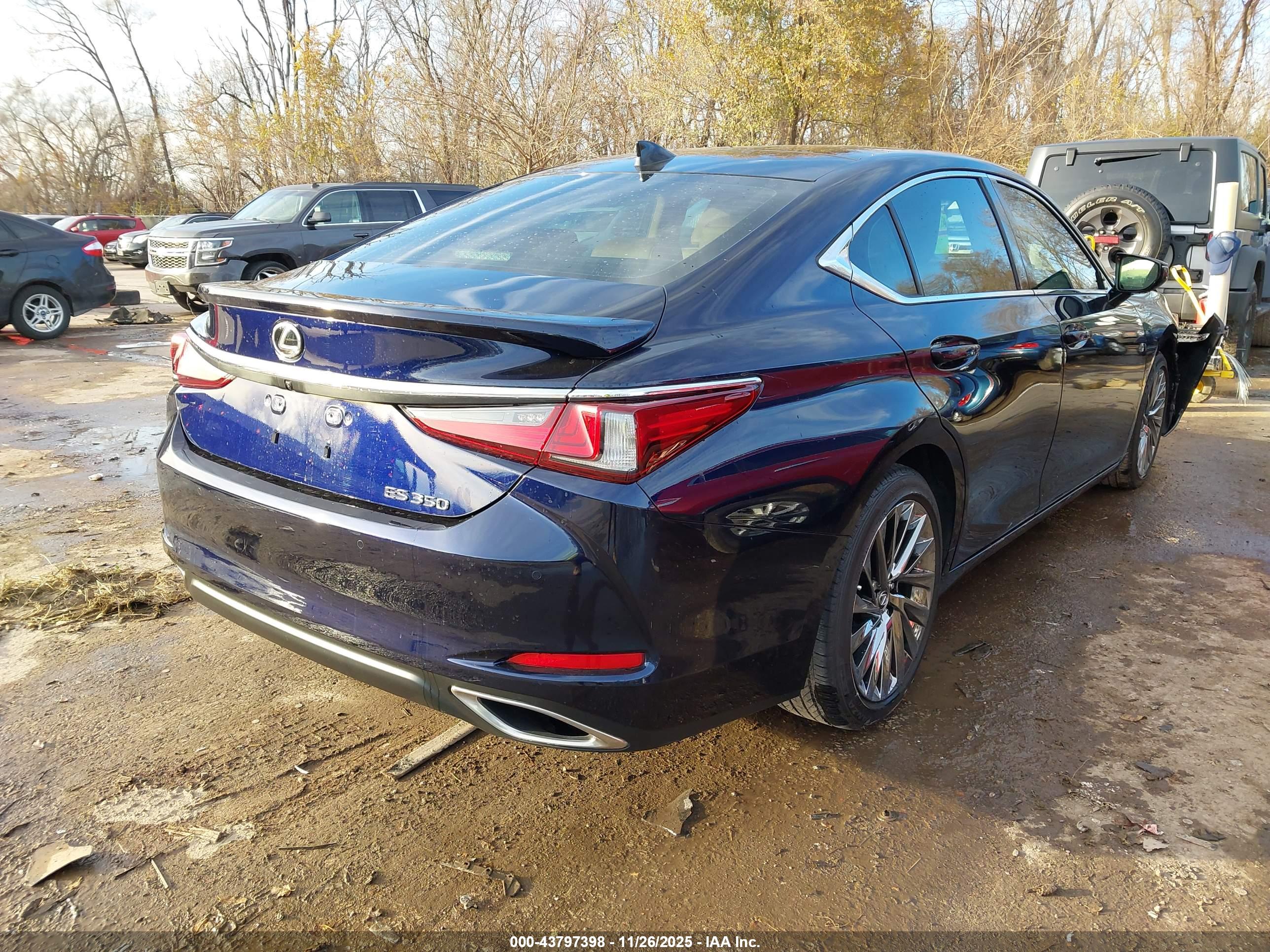 LEXUS ES image 4