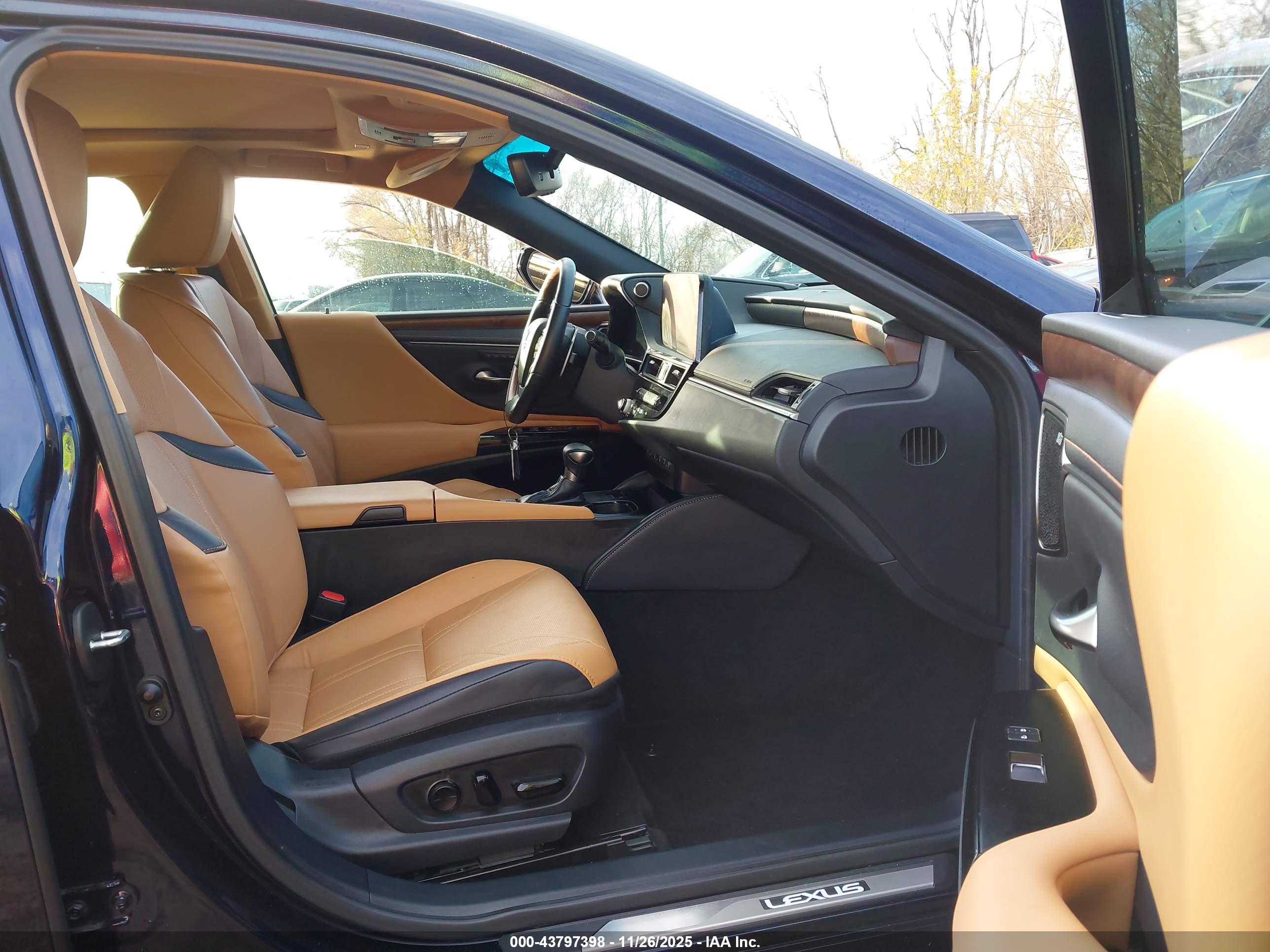 LEXUS ES image 5