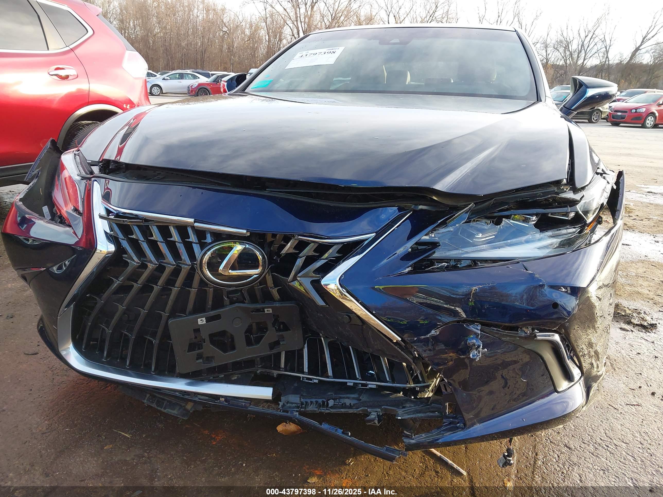 LEXUS ES image 6