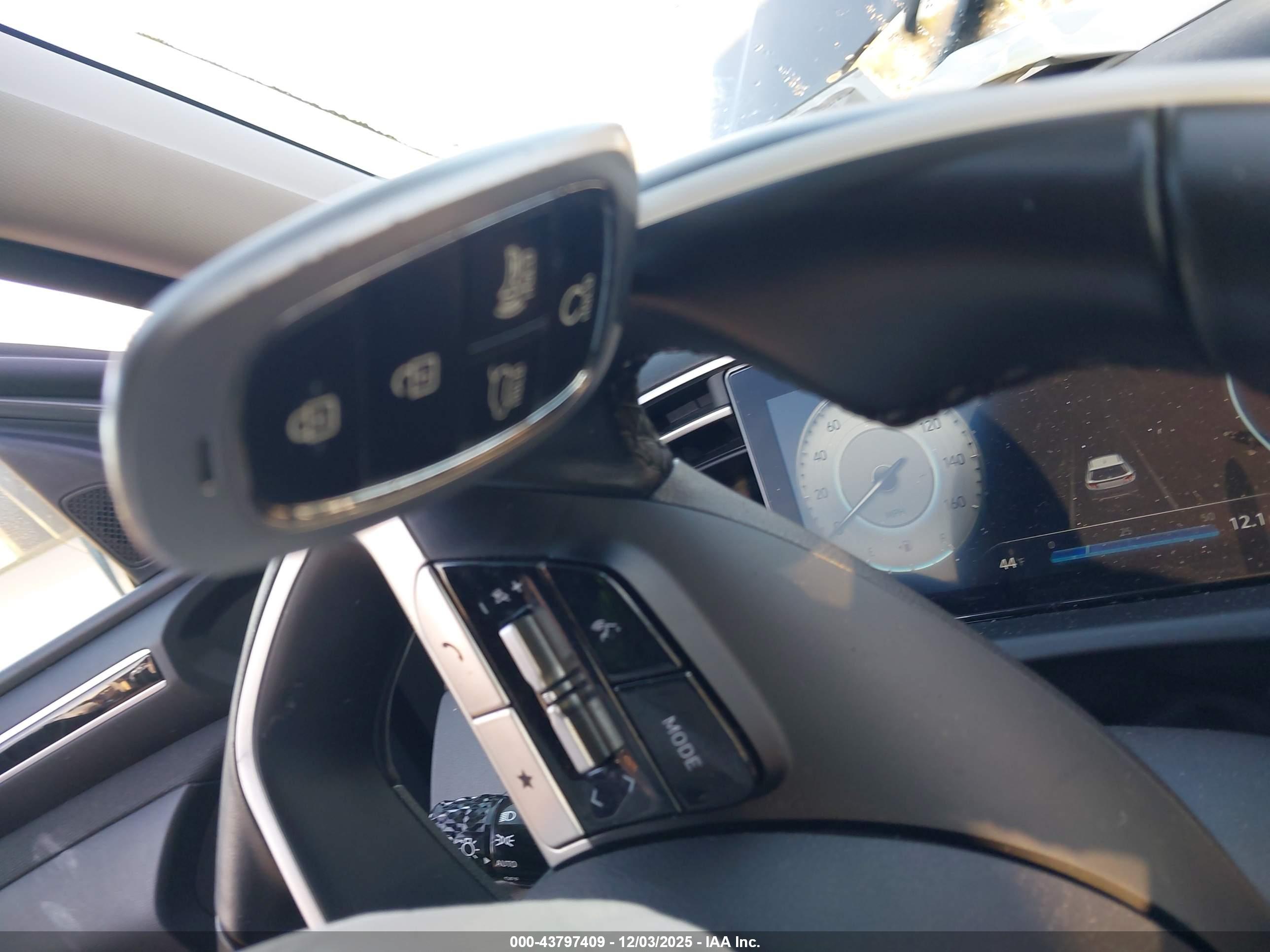 HYUNDAI TUCSON image 11