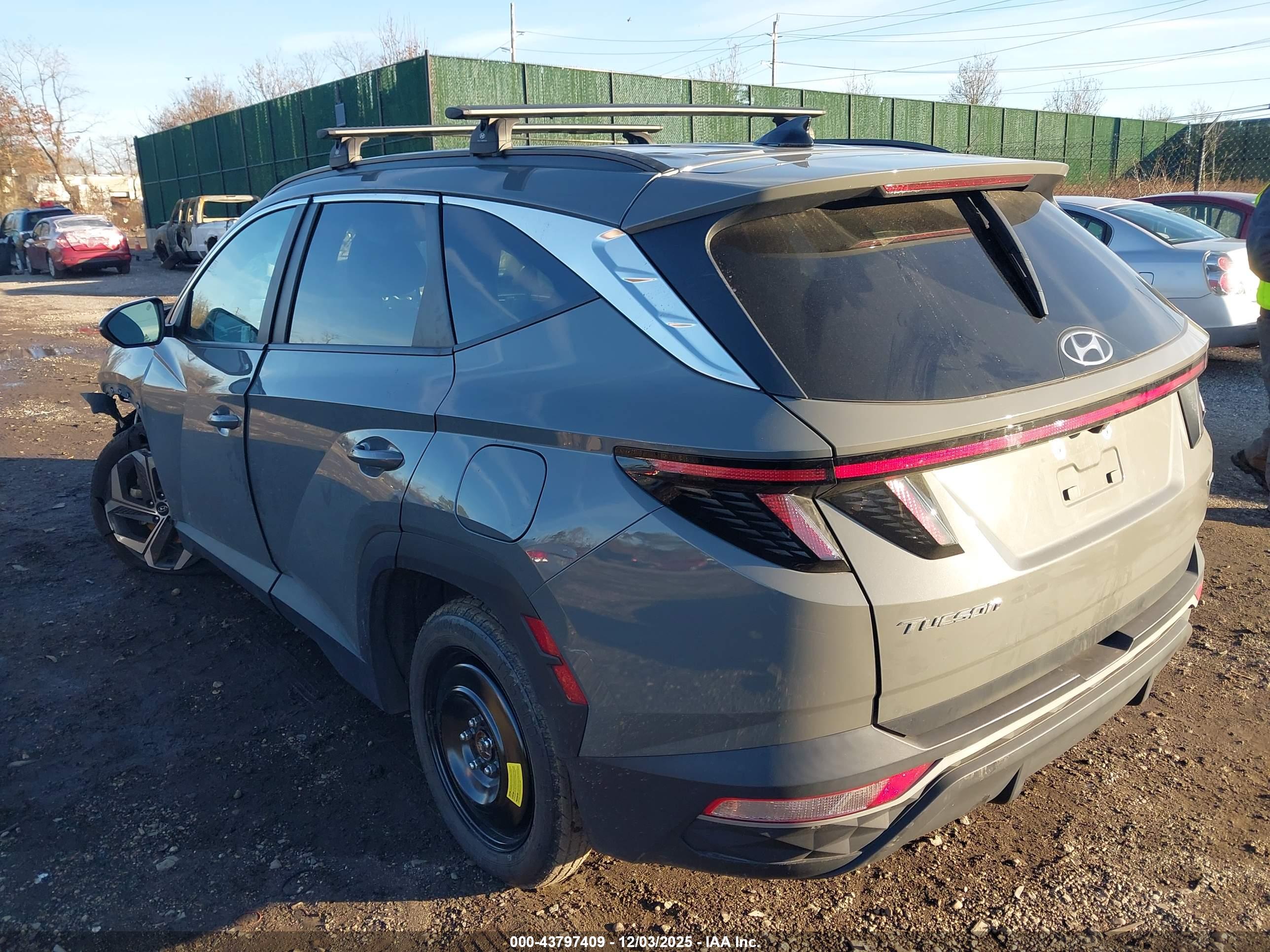 HYUNDAI TUCSON image 3