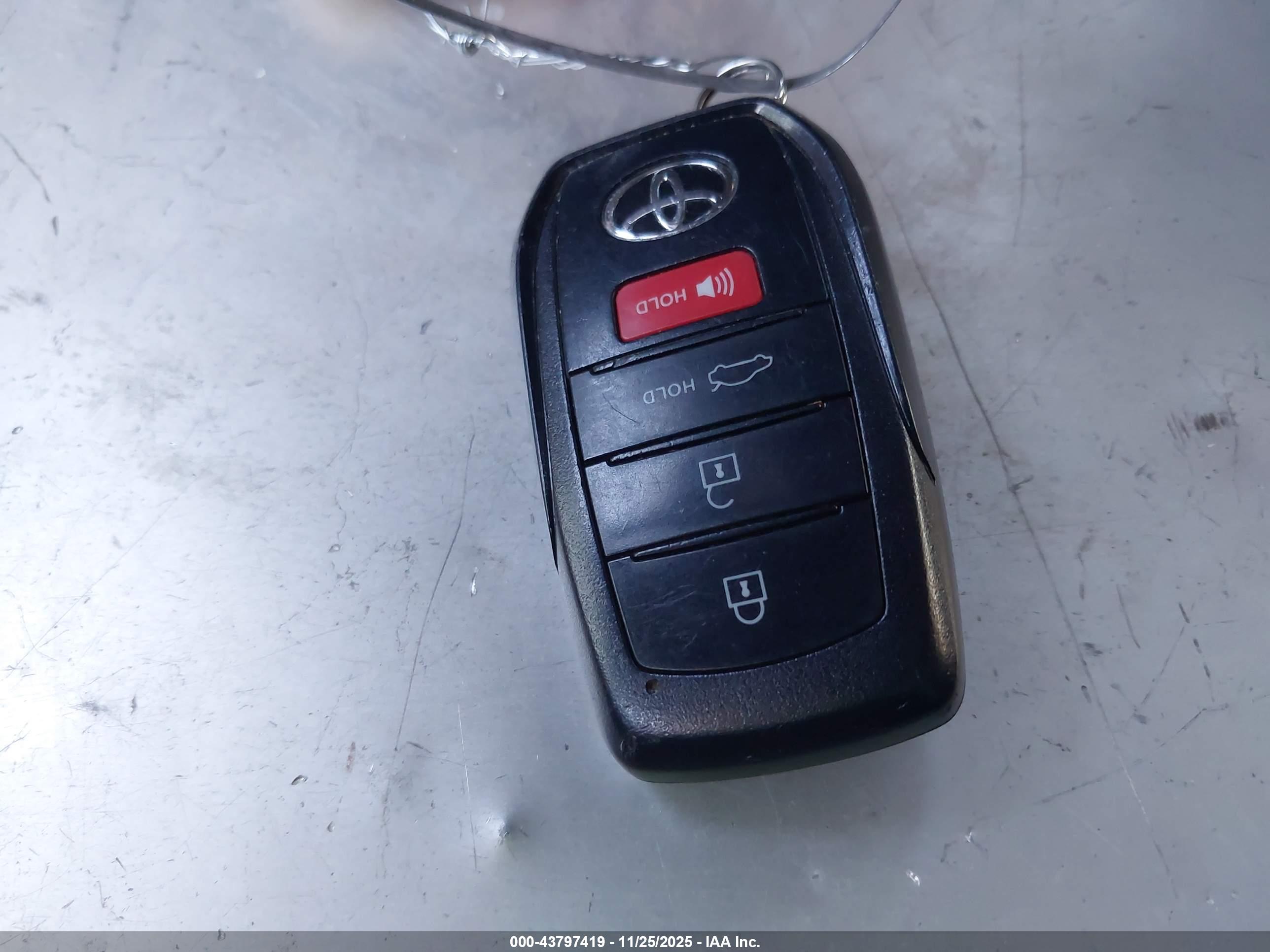 TOYOTA COROLLA image 11