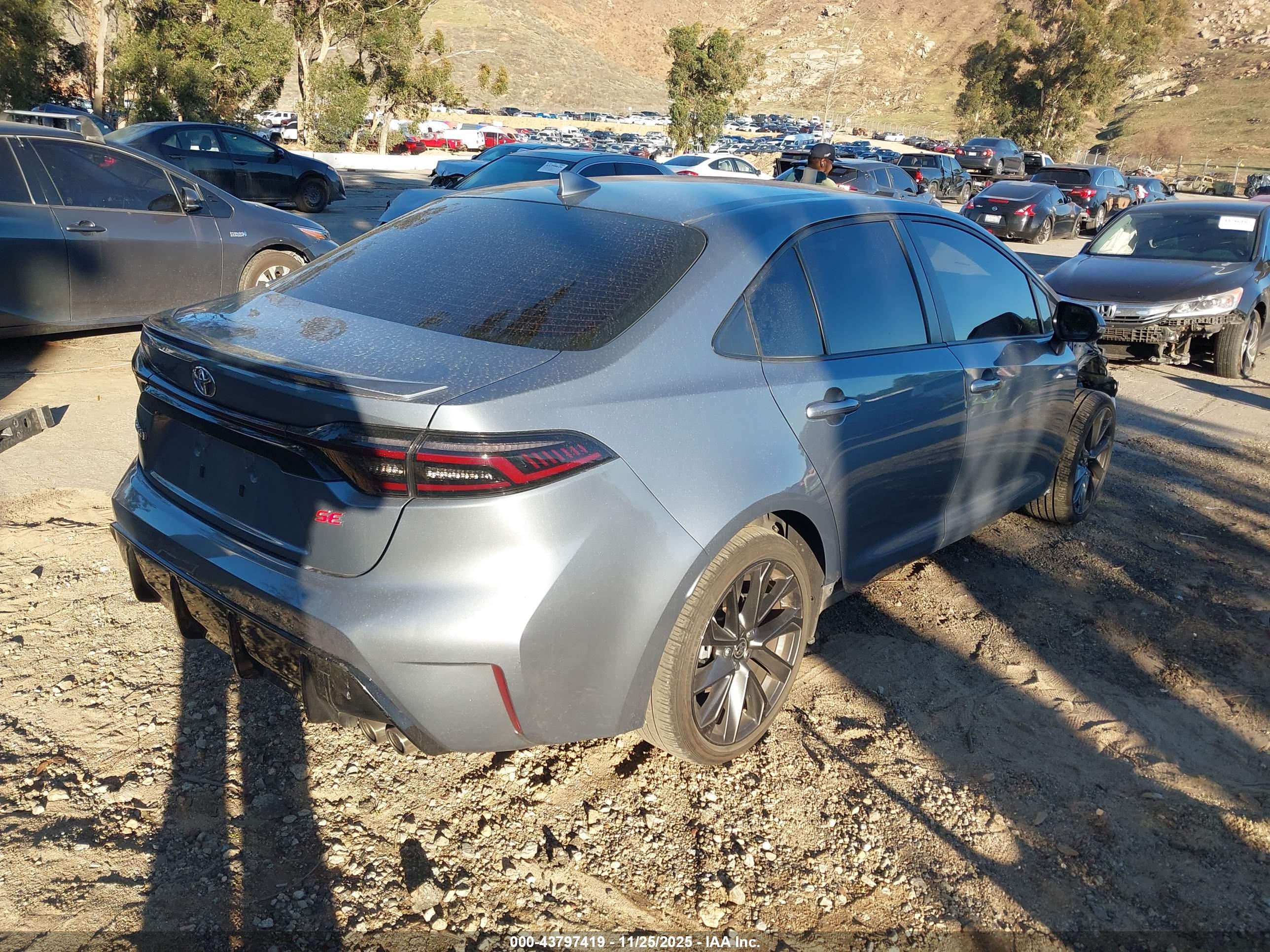 TOYOTA COROLLA image 4