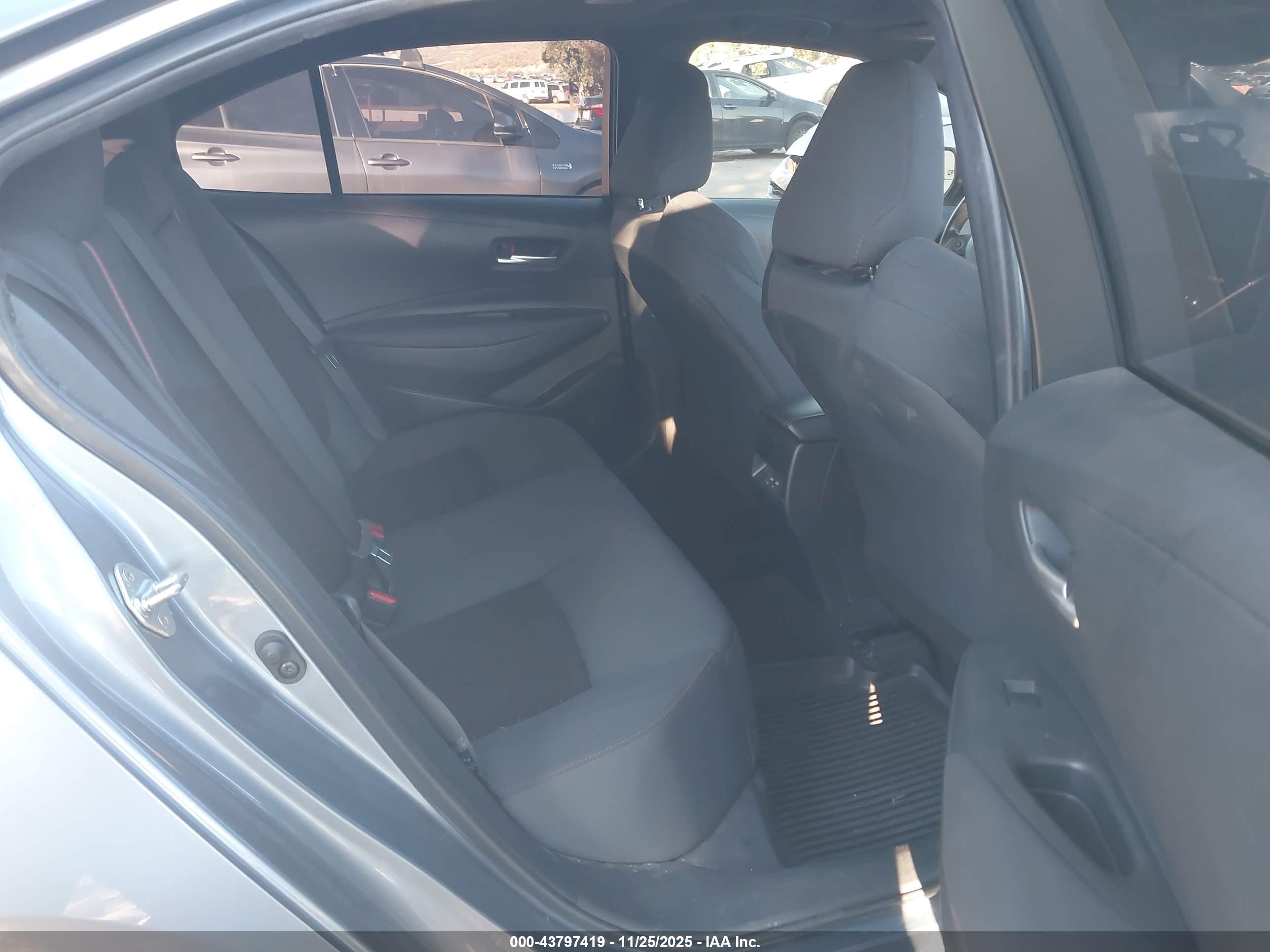 TOYOTA COROLLA image 8