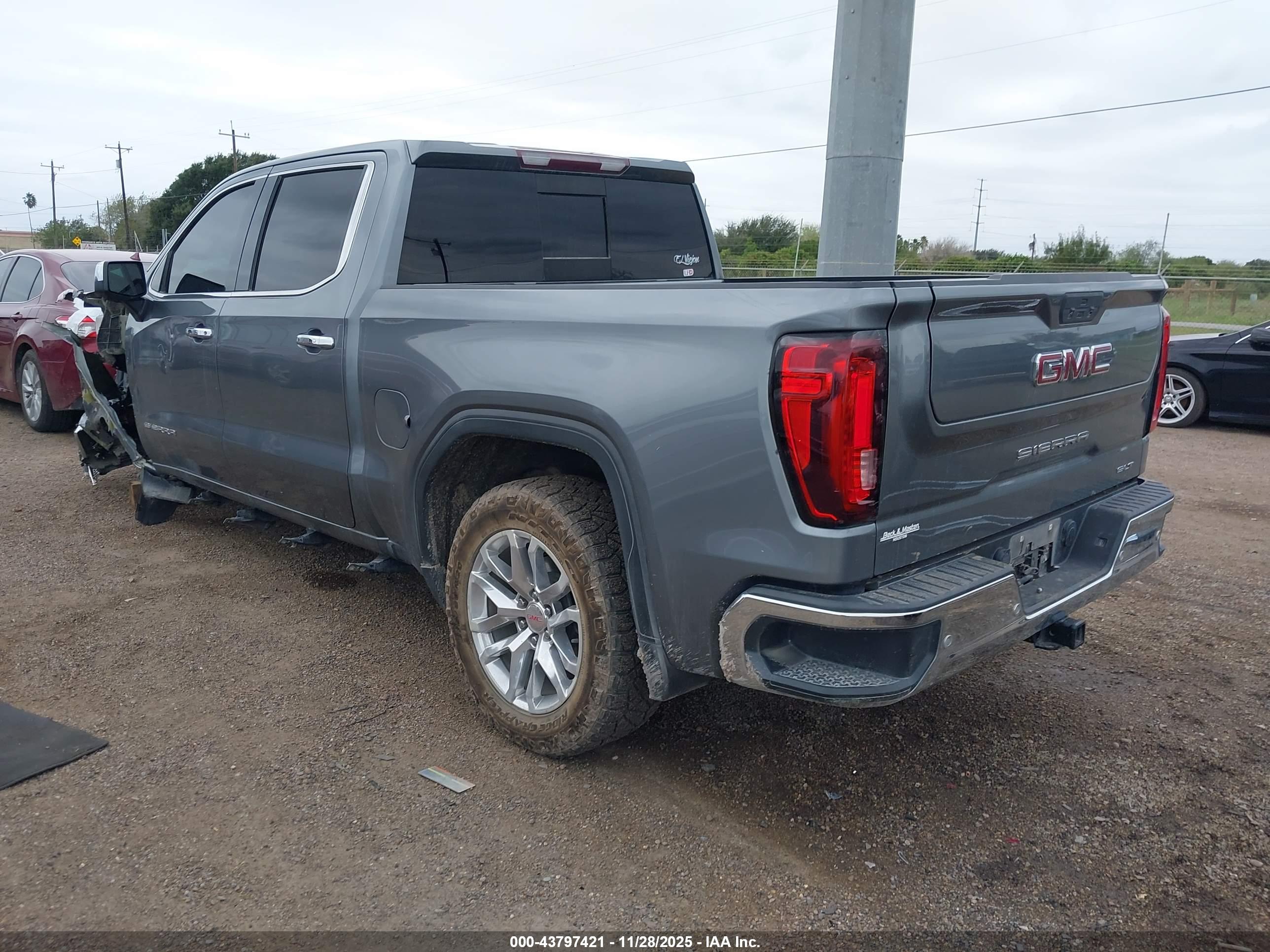 GMC SIERRA image 3
