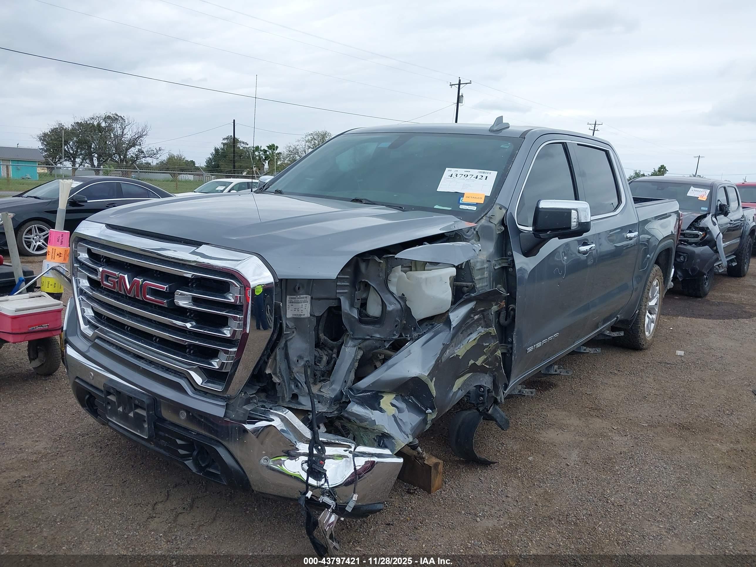 GMC SIERRA image 6