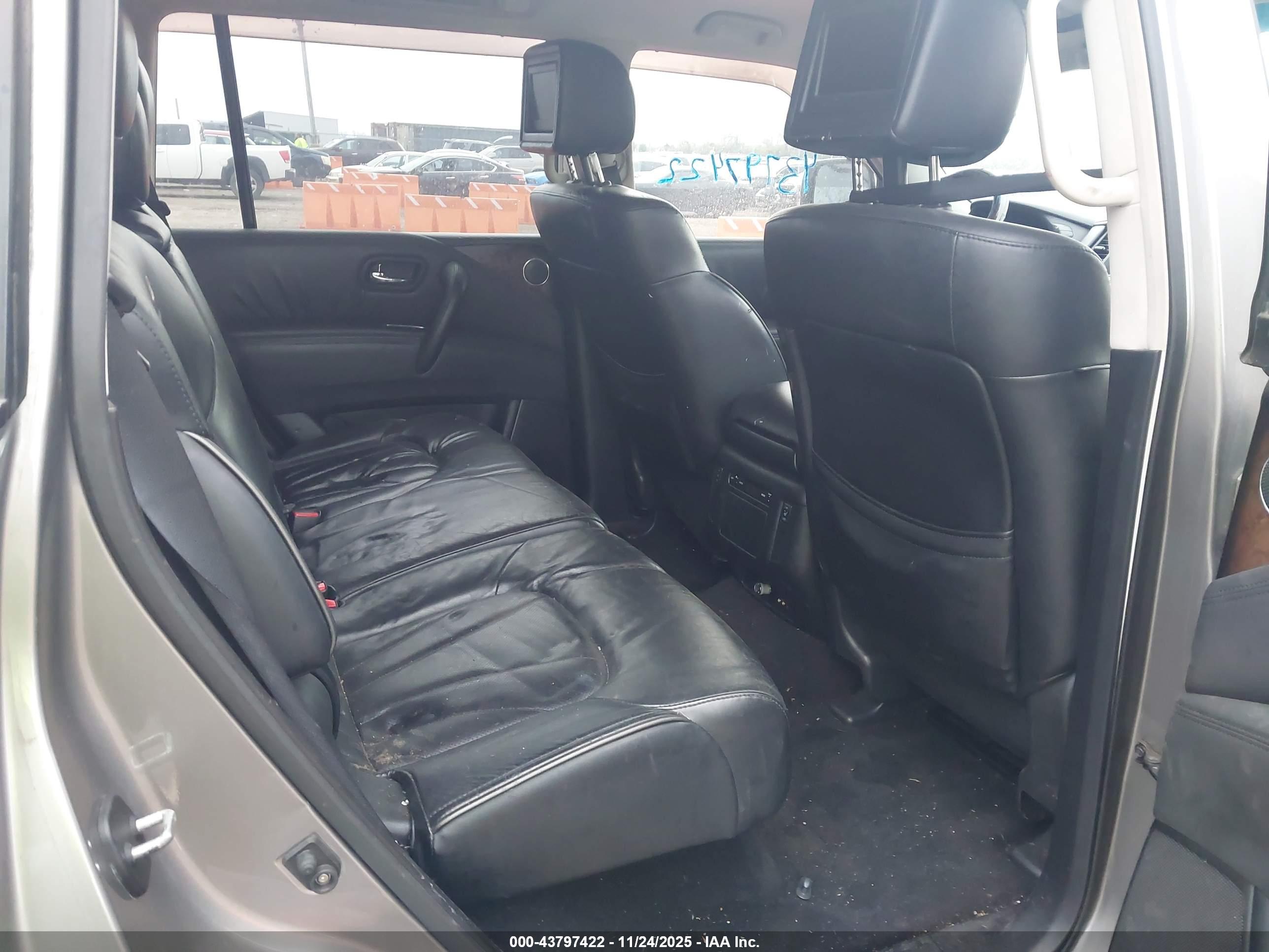 INFINITI QX56 image 8