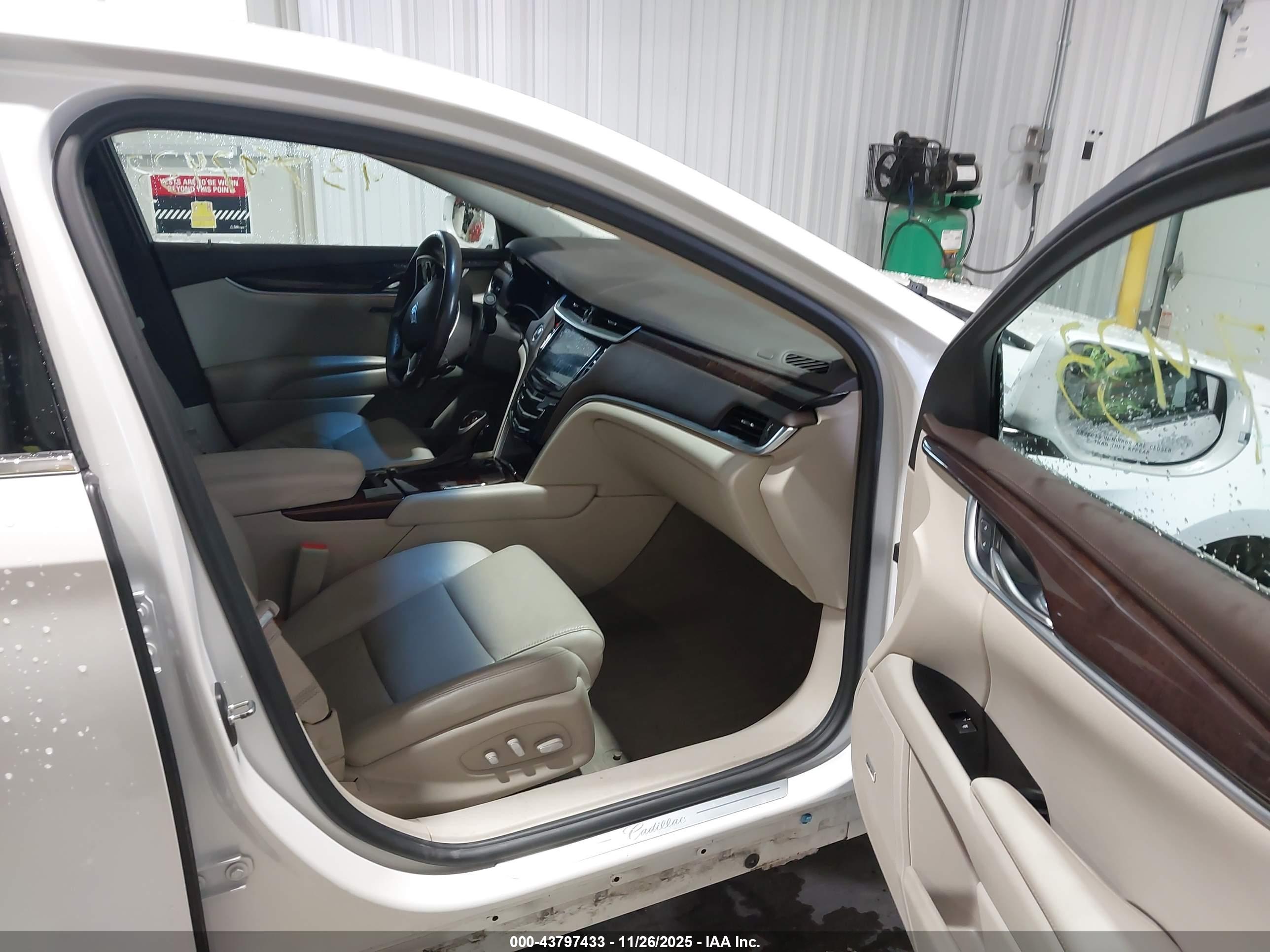 CADILLAC XTS image 5