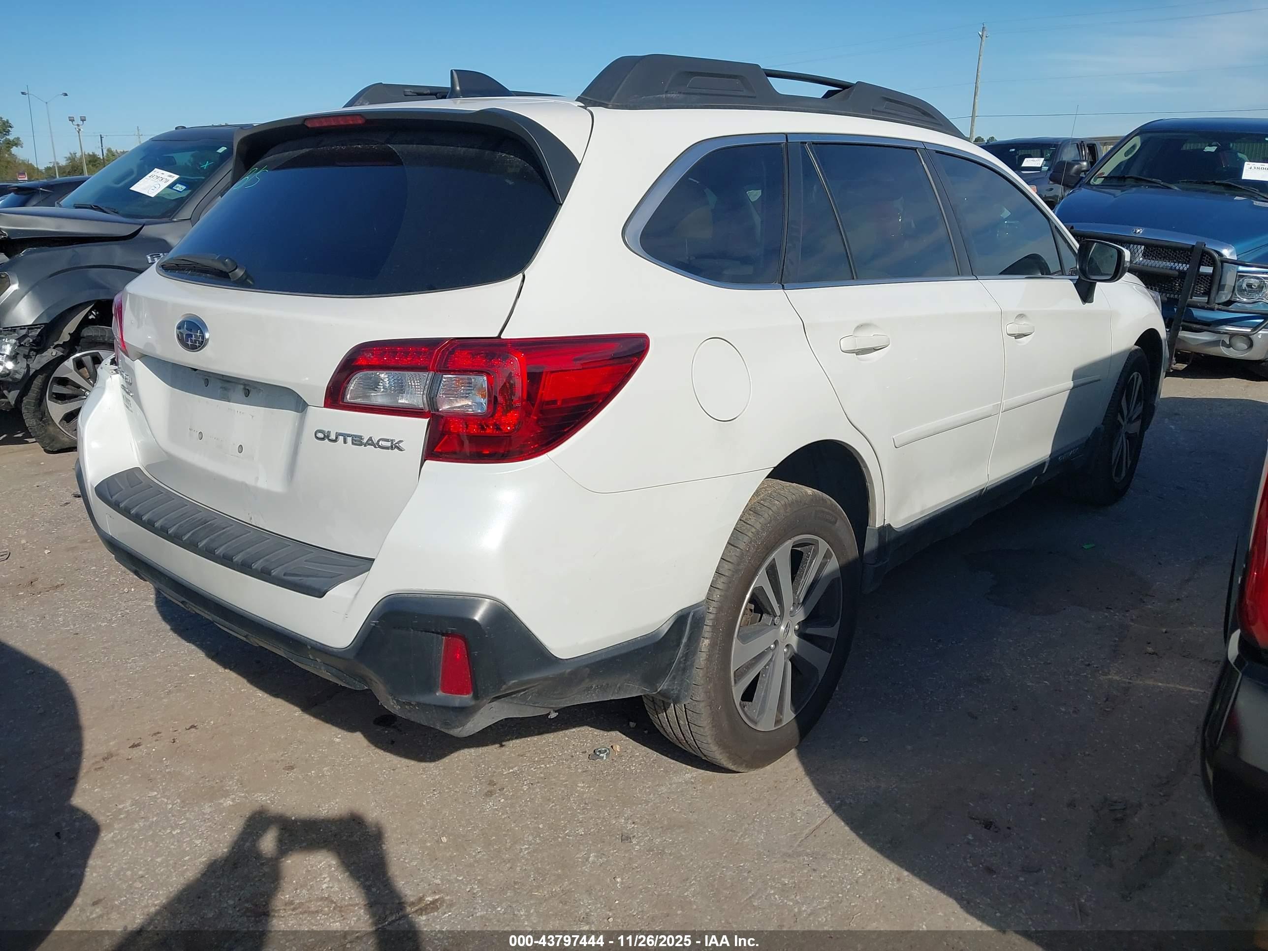 SUBARU OUTBACK image 4