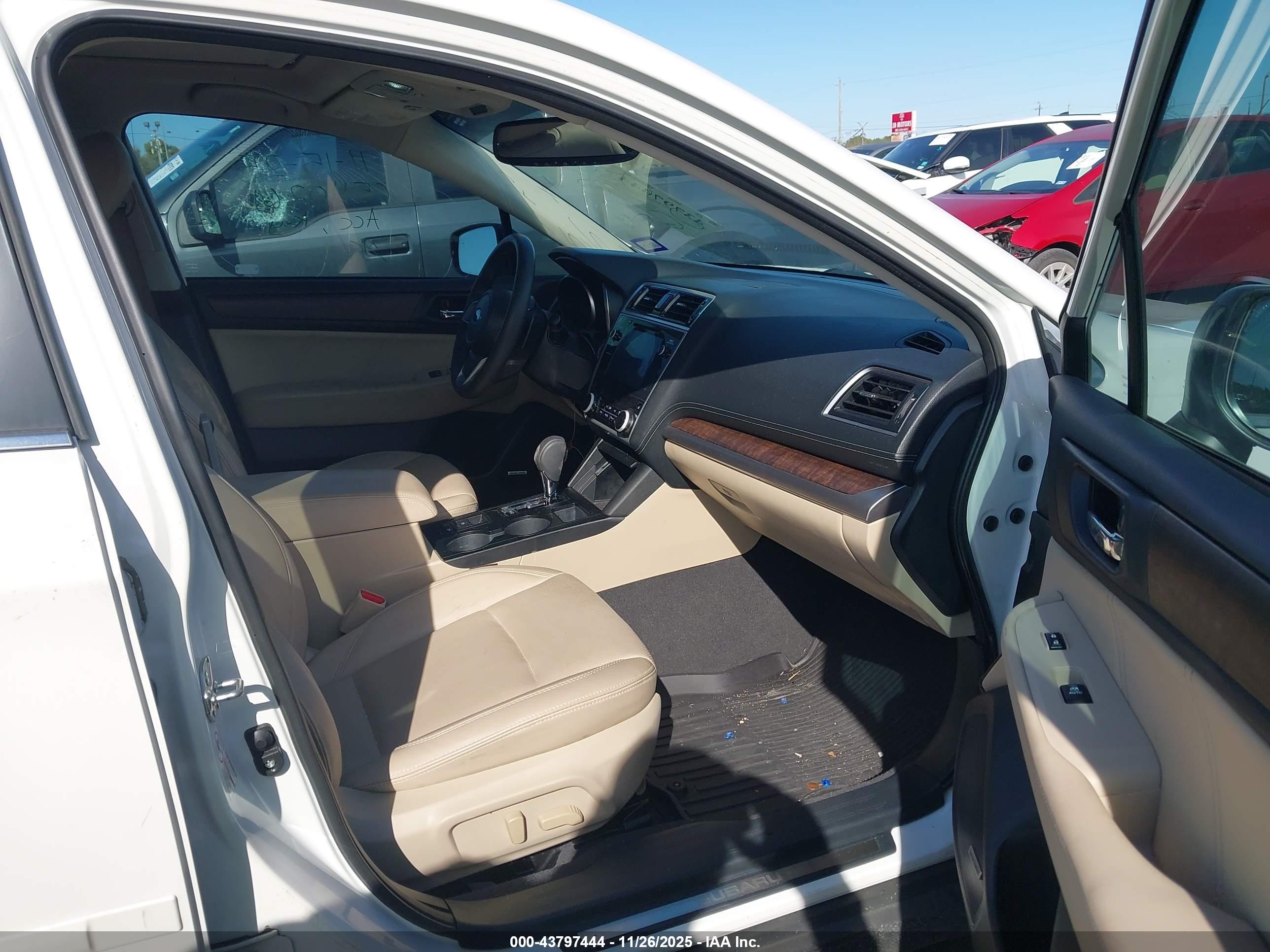 SUBARU OUTBACK image 5