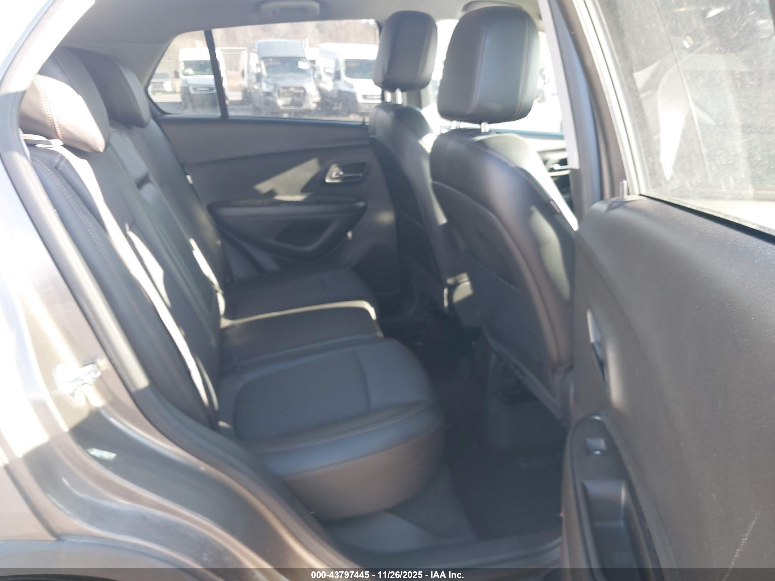 CHEVROLET TRAX image 8