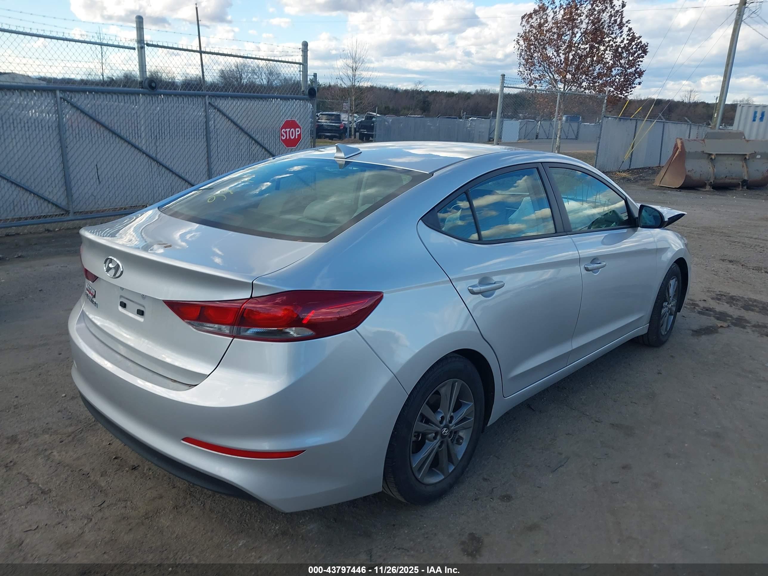 HYUNDAI ELANTRA image 4