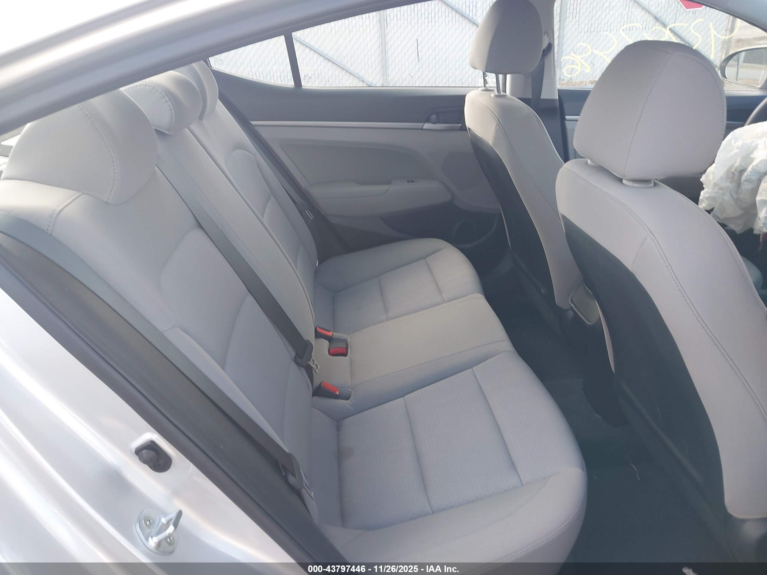 HYUNDAI ELANTRA image 8