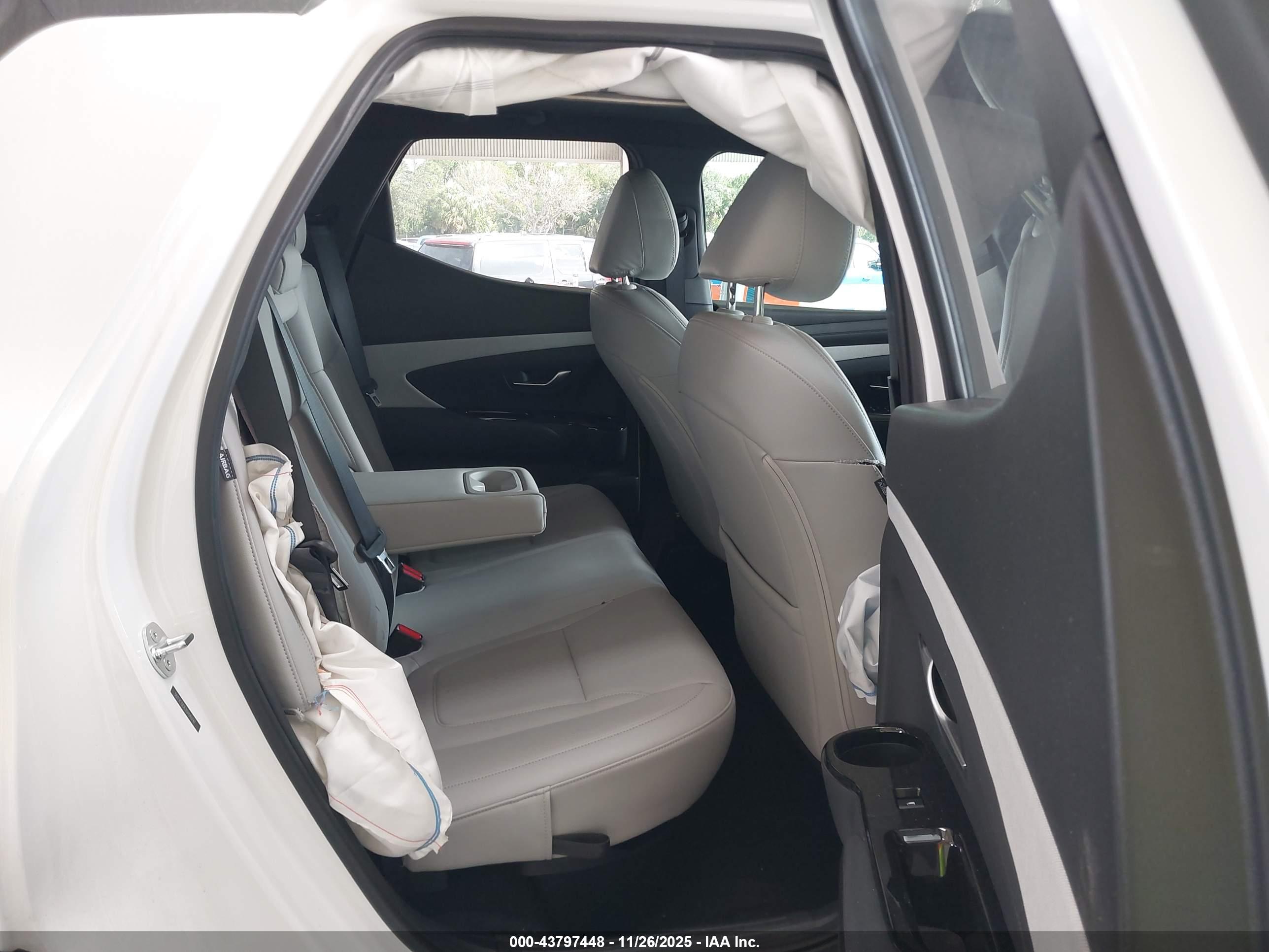 HYUNDAI SANTA image 8