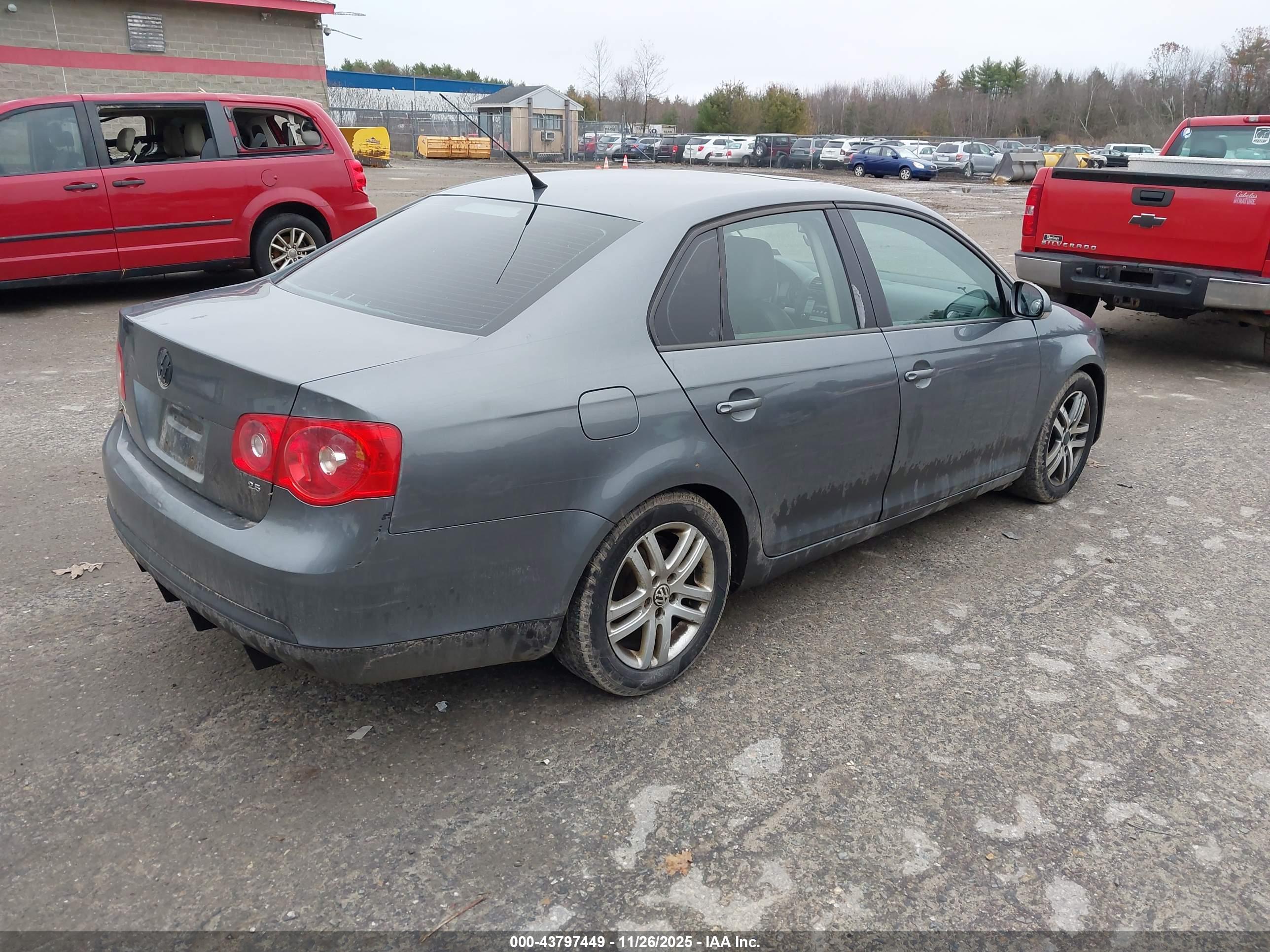 VOLKSWAGEN JETTA image 4