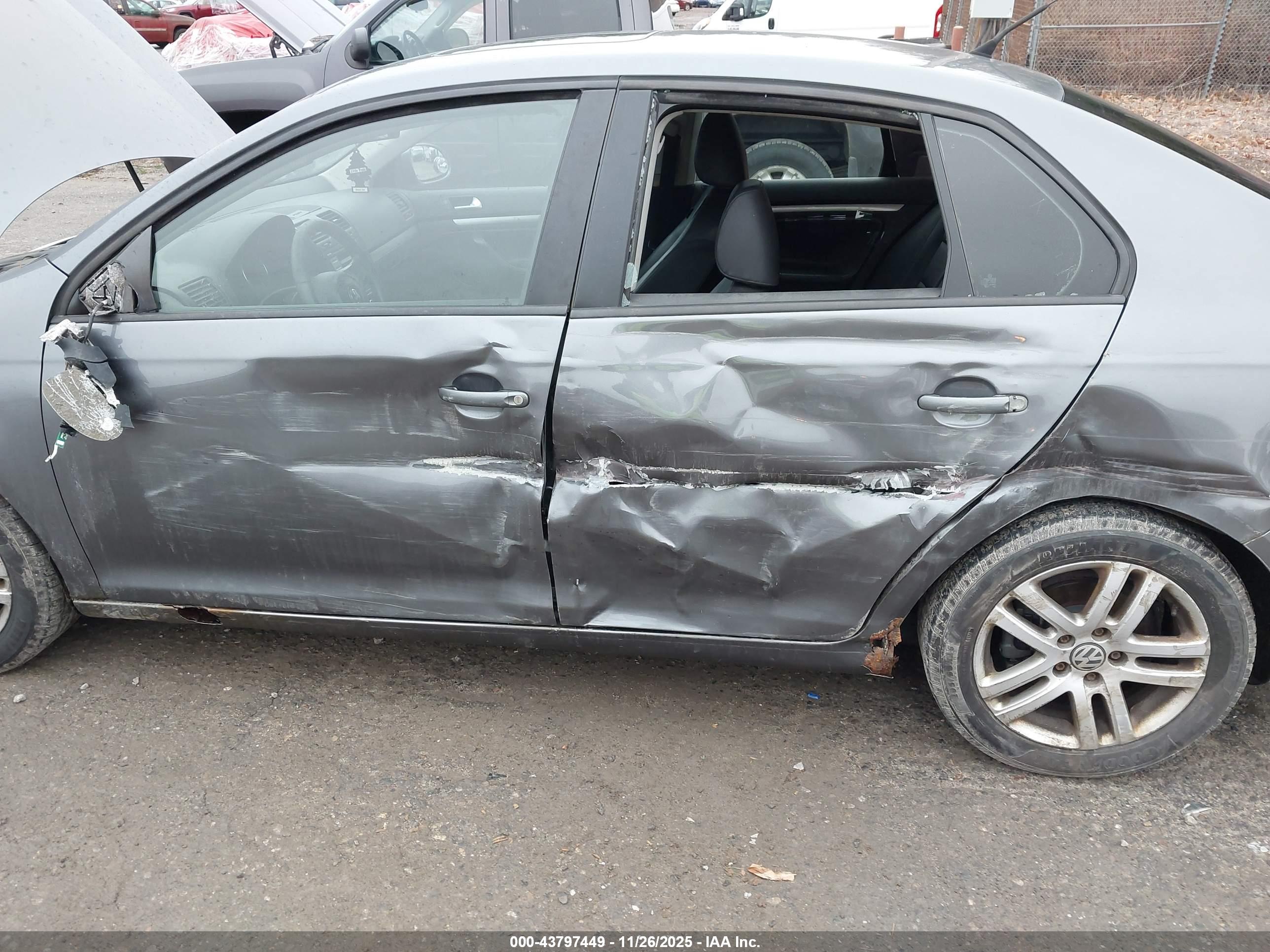 VOLKSWAGEN JETTA image 6