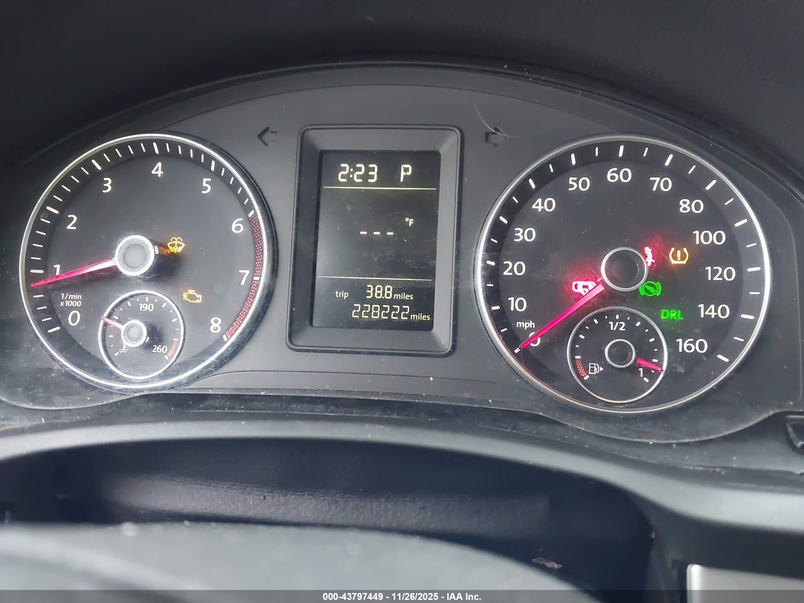 VOLKSWAGEN JETTA image 7