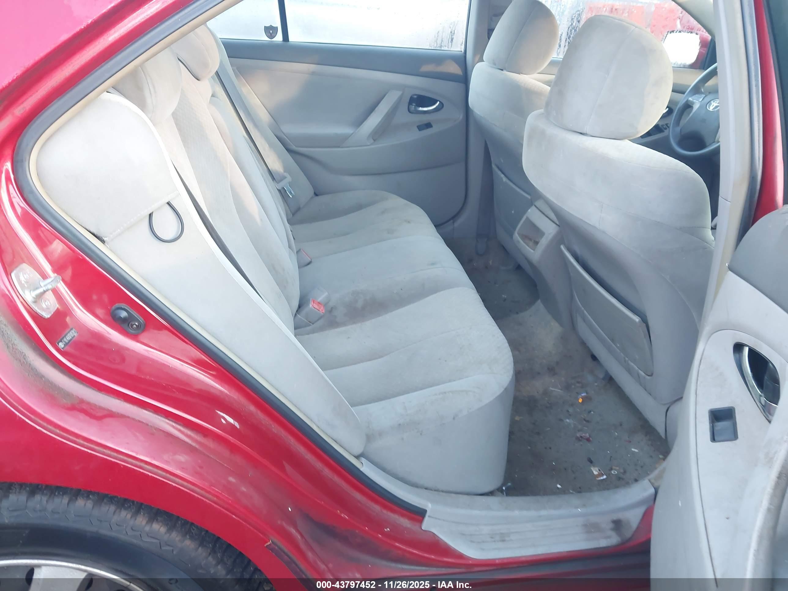 TOYOTA CAMRY image 8