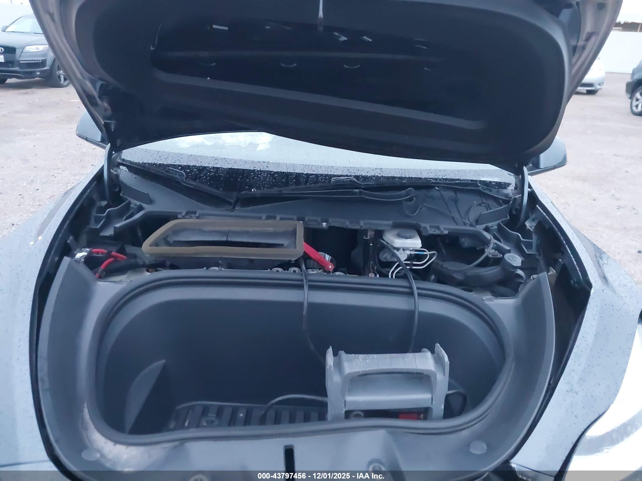 TESLA MODEL image 10