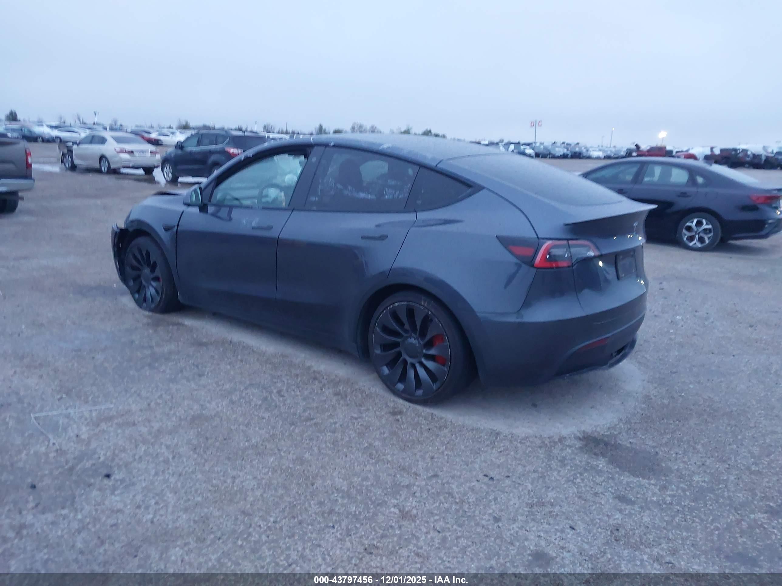 TESLA MODEL image 3