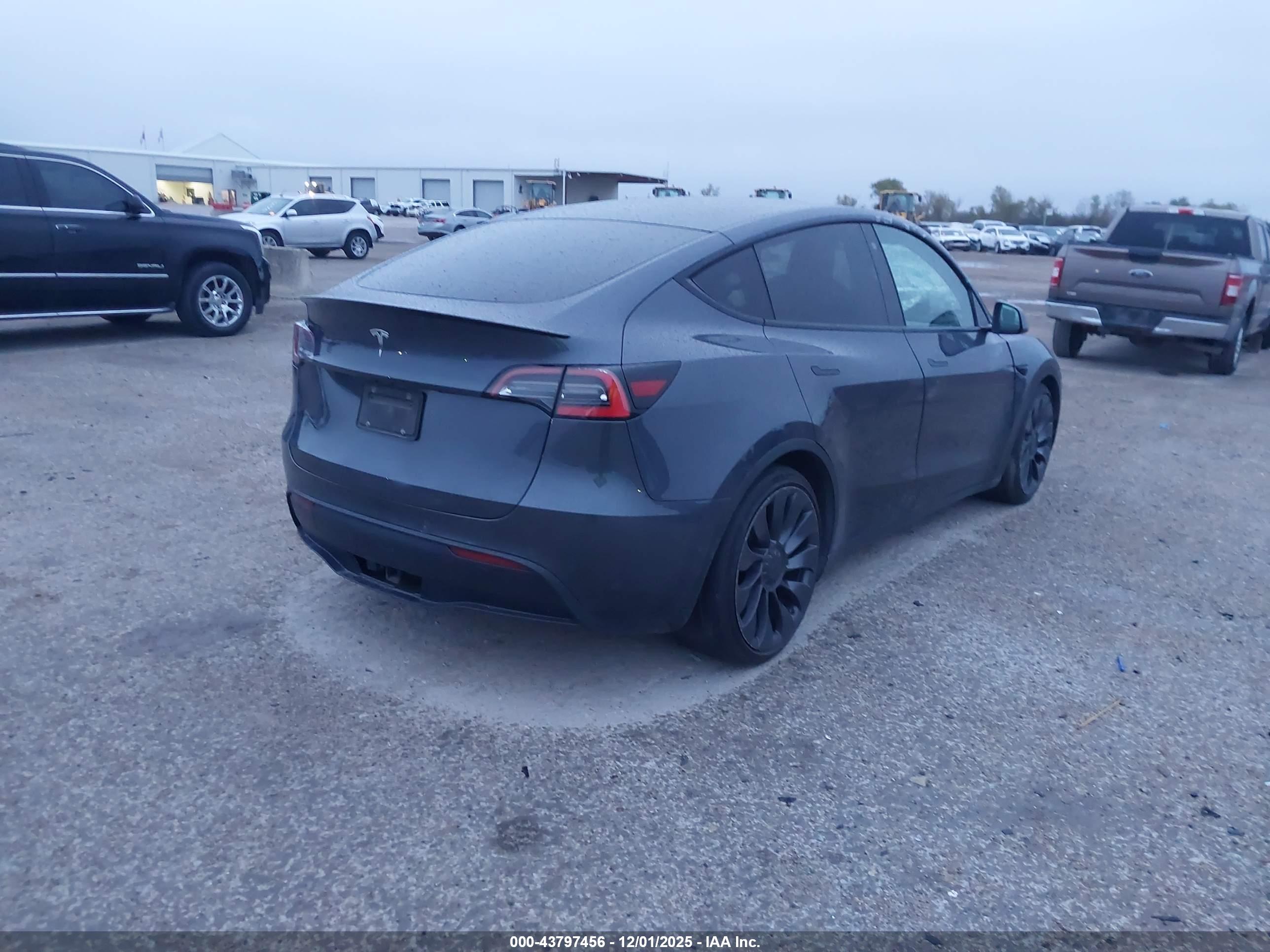 TESLA MODEL image 4