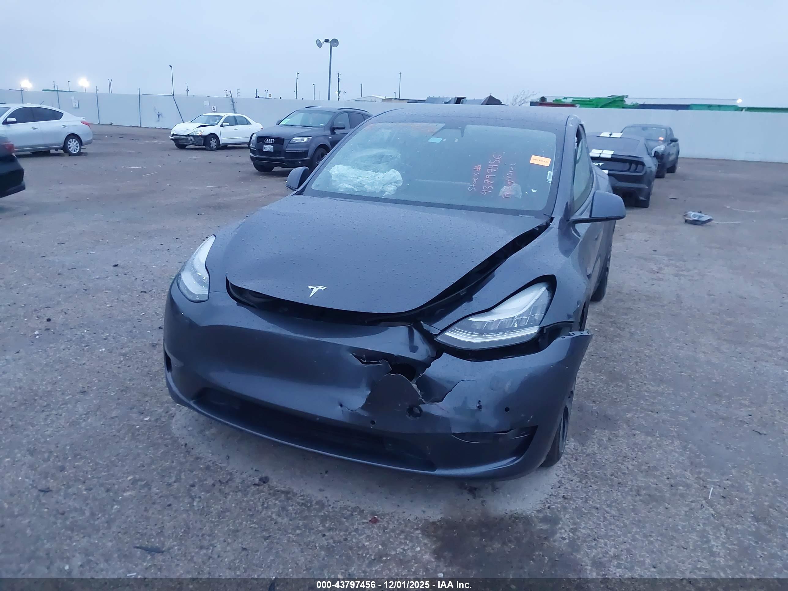 TESLA MODEL image 6