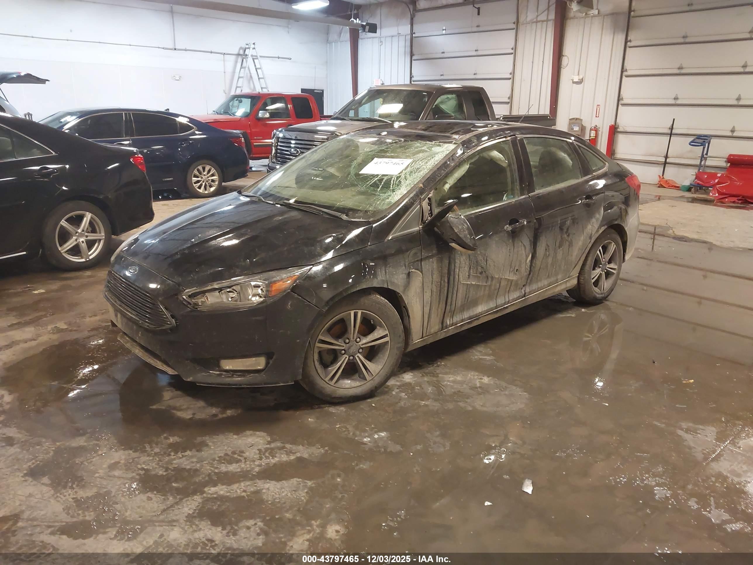 FORD FOCUS image 2