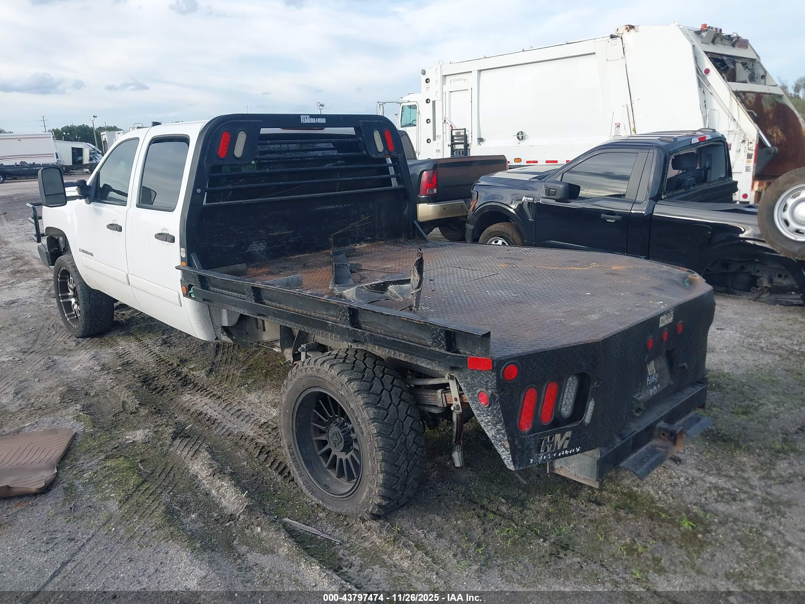 CHEVROLET SILVERADO image 3