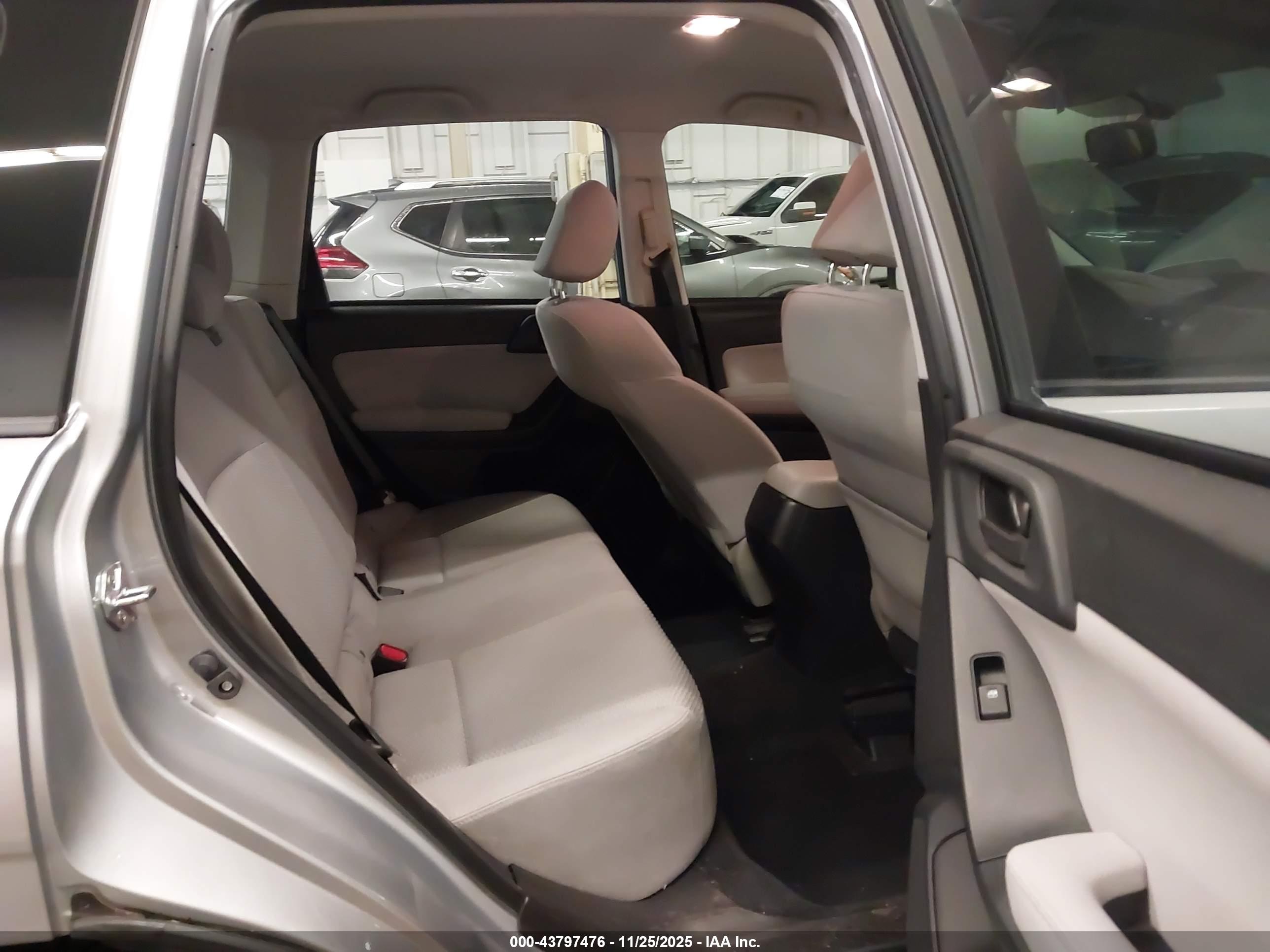 SUBARU FORESTER image 8