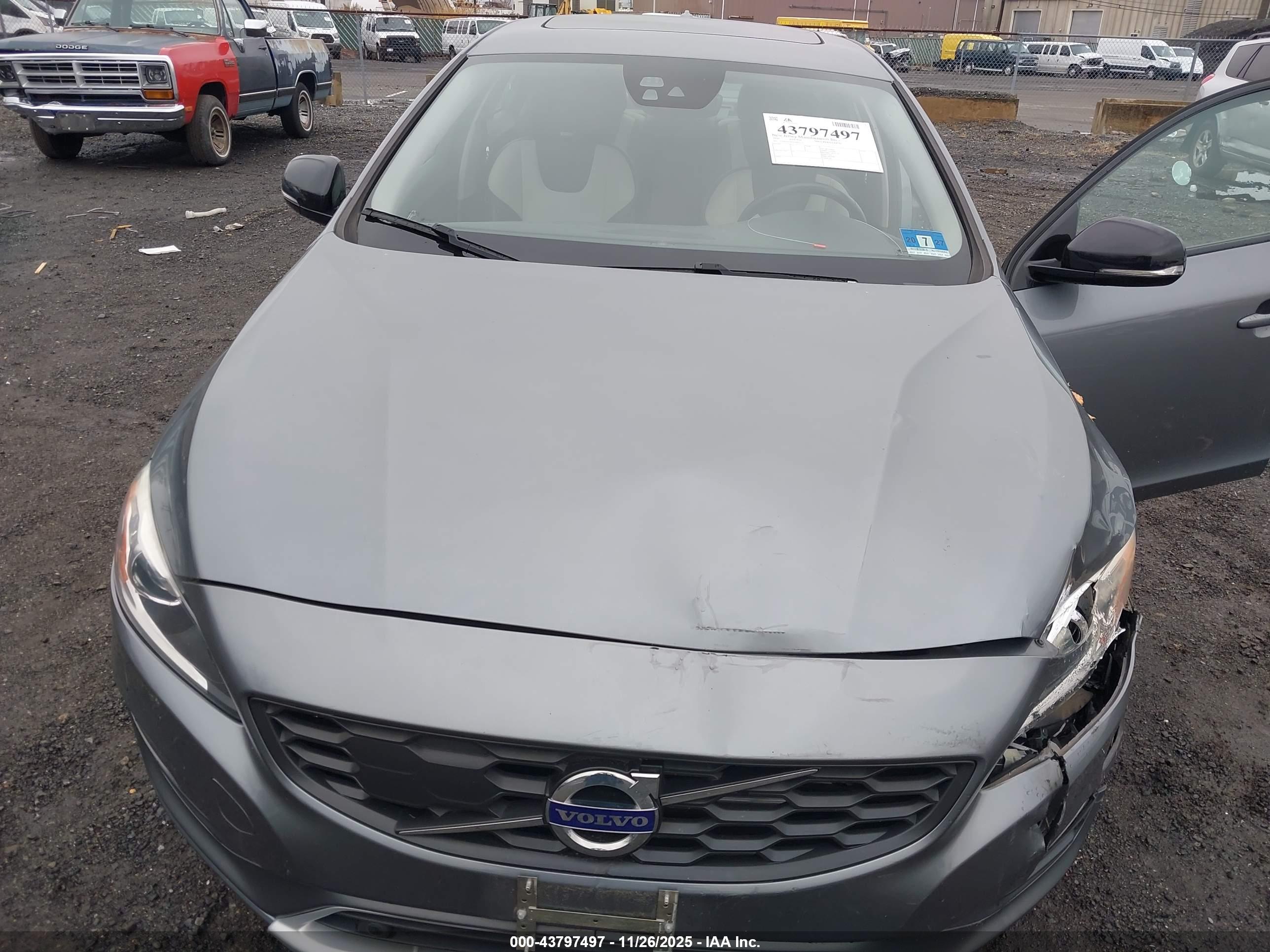 VOLVO S60 image 10