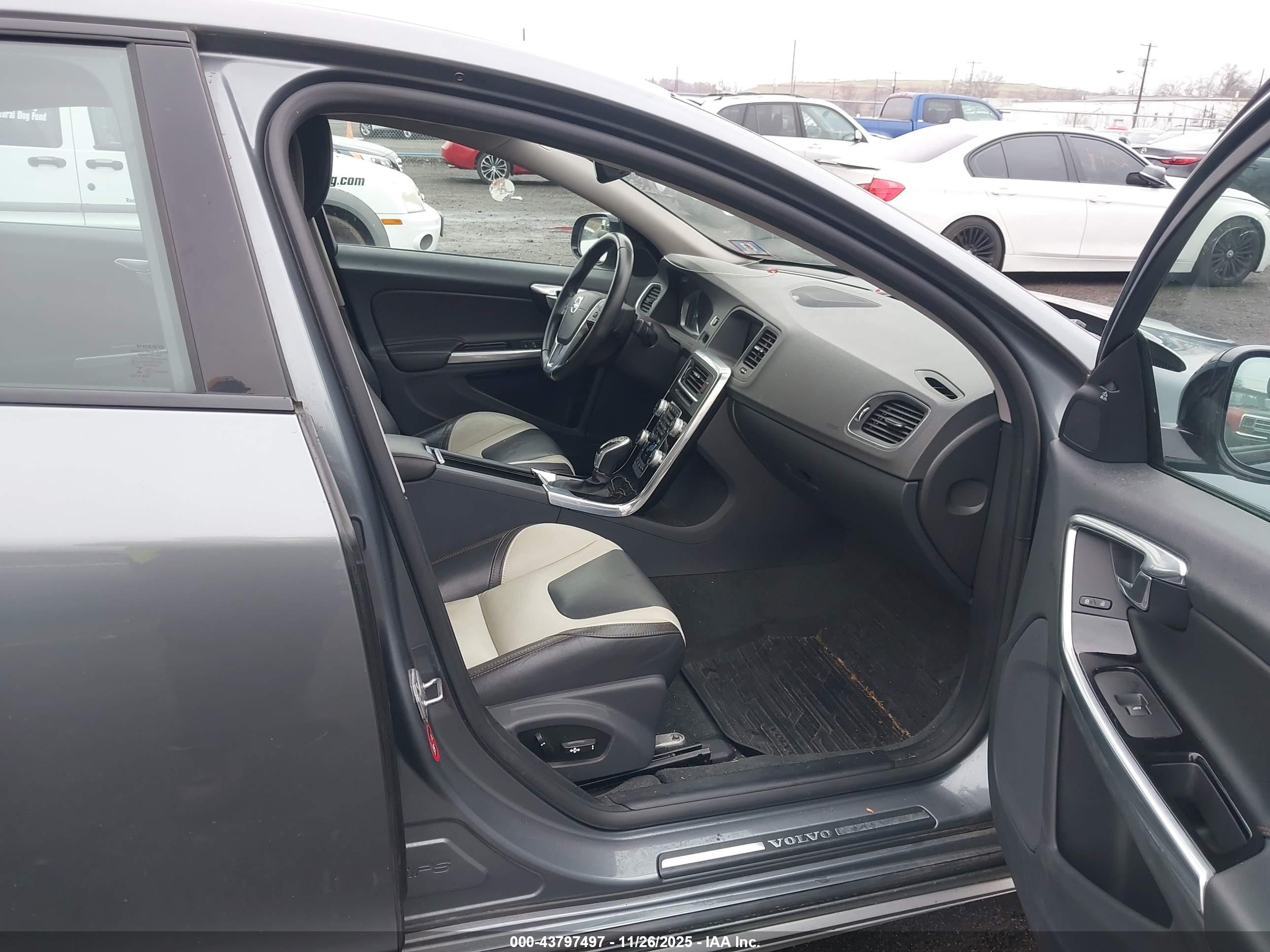 VOLVO S60 image 5