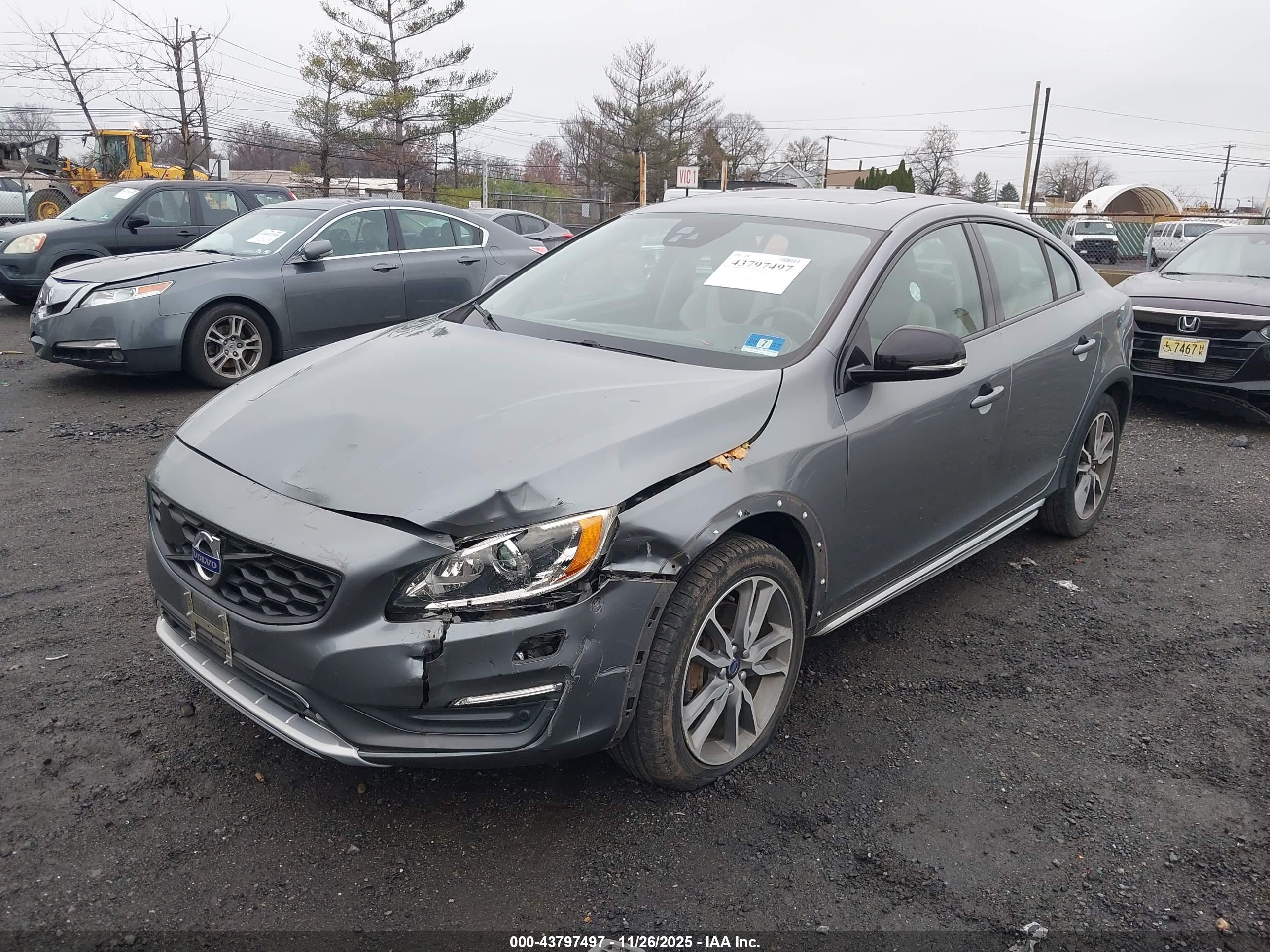 VOLVO S60 image 6