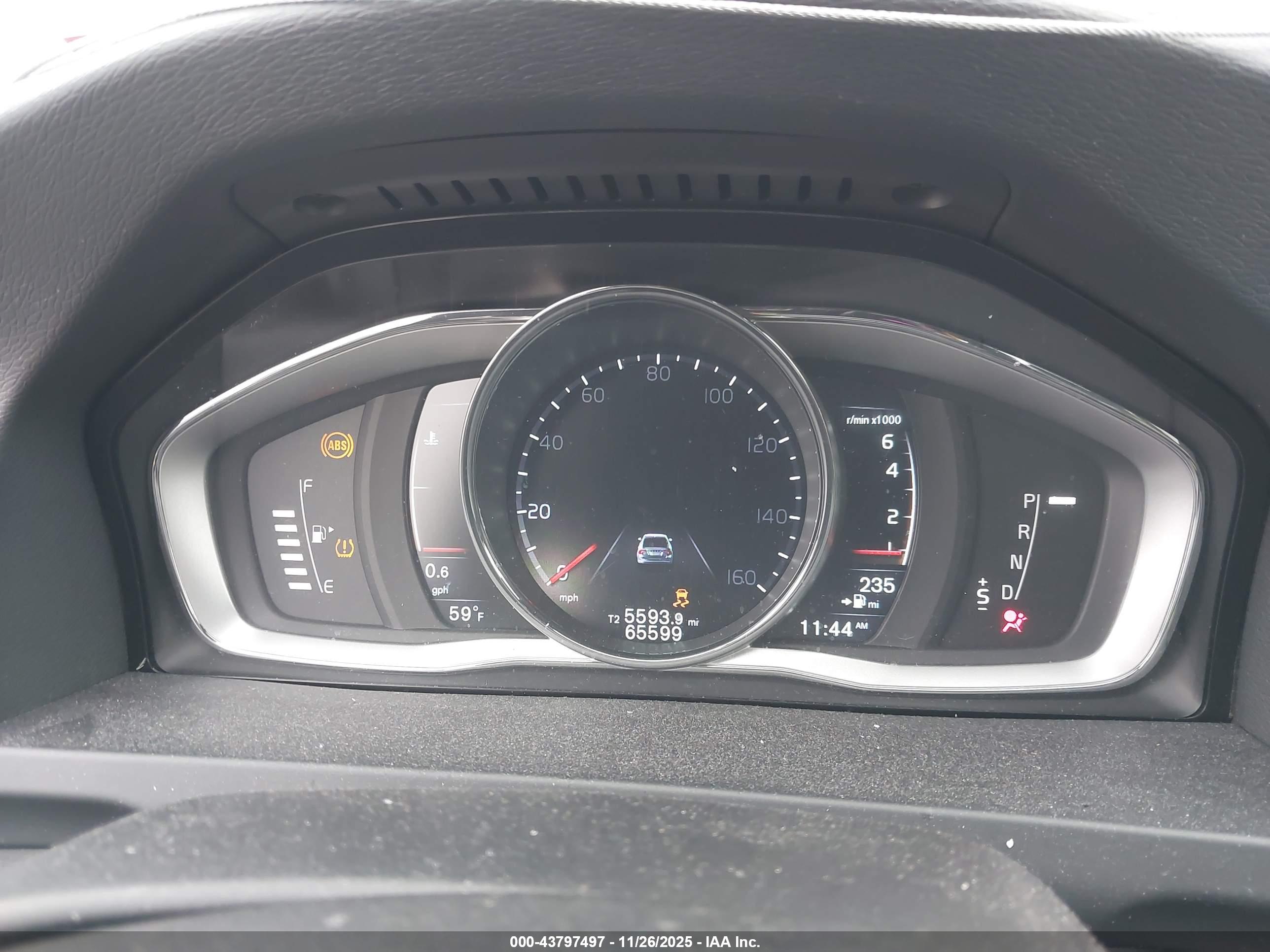 VOLVO S60 image 7