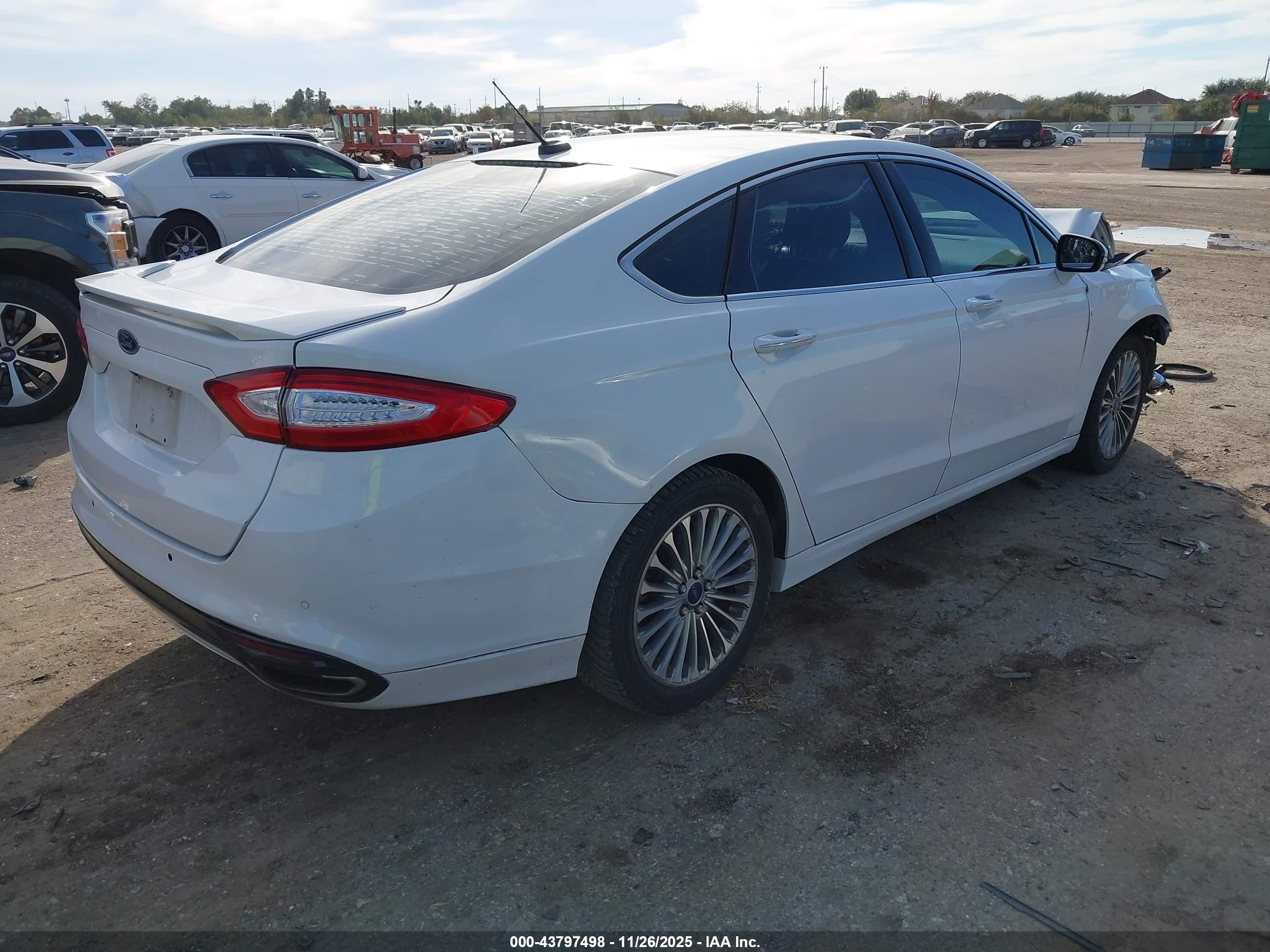 FORD FUSION image 4