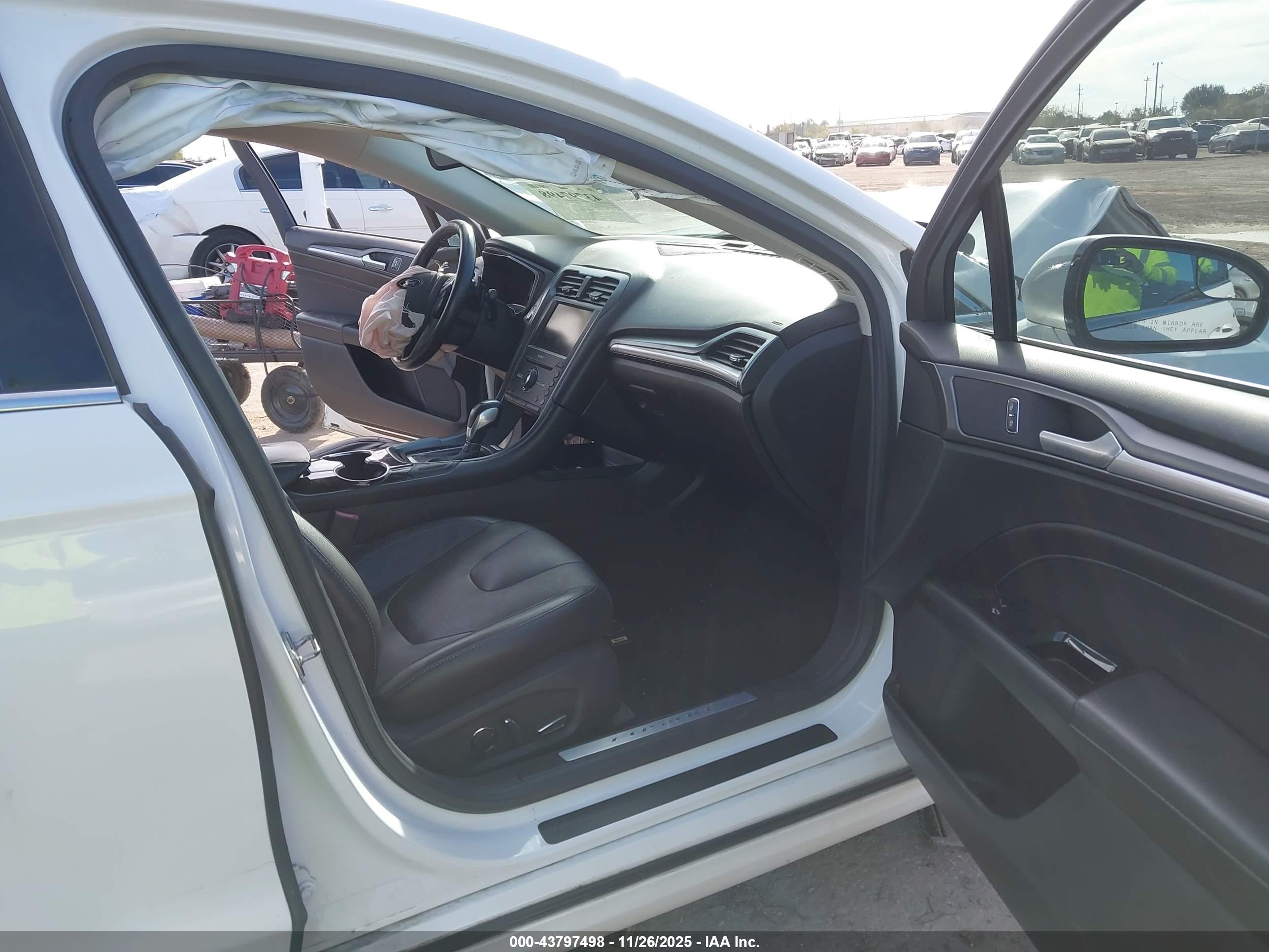 FORD FUSION image 5