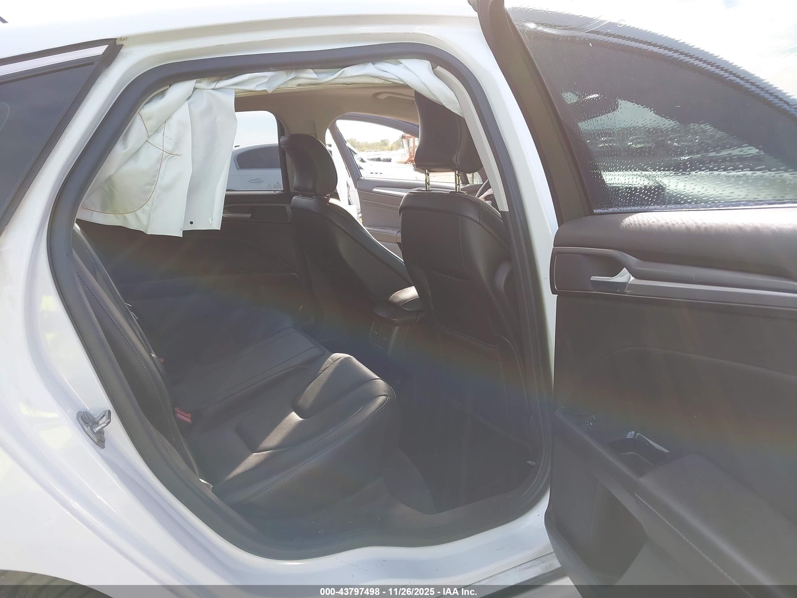 FORD FUSION image 8