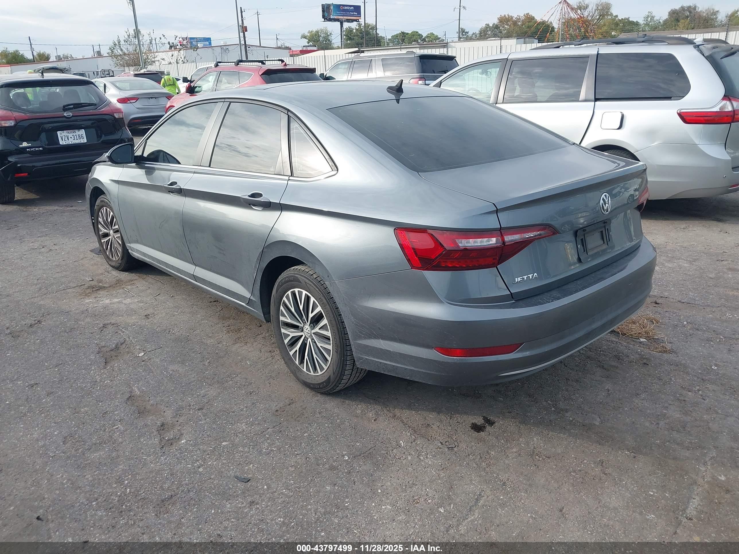 VOLKSWAGEN JETTA image 3