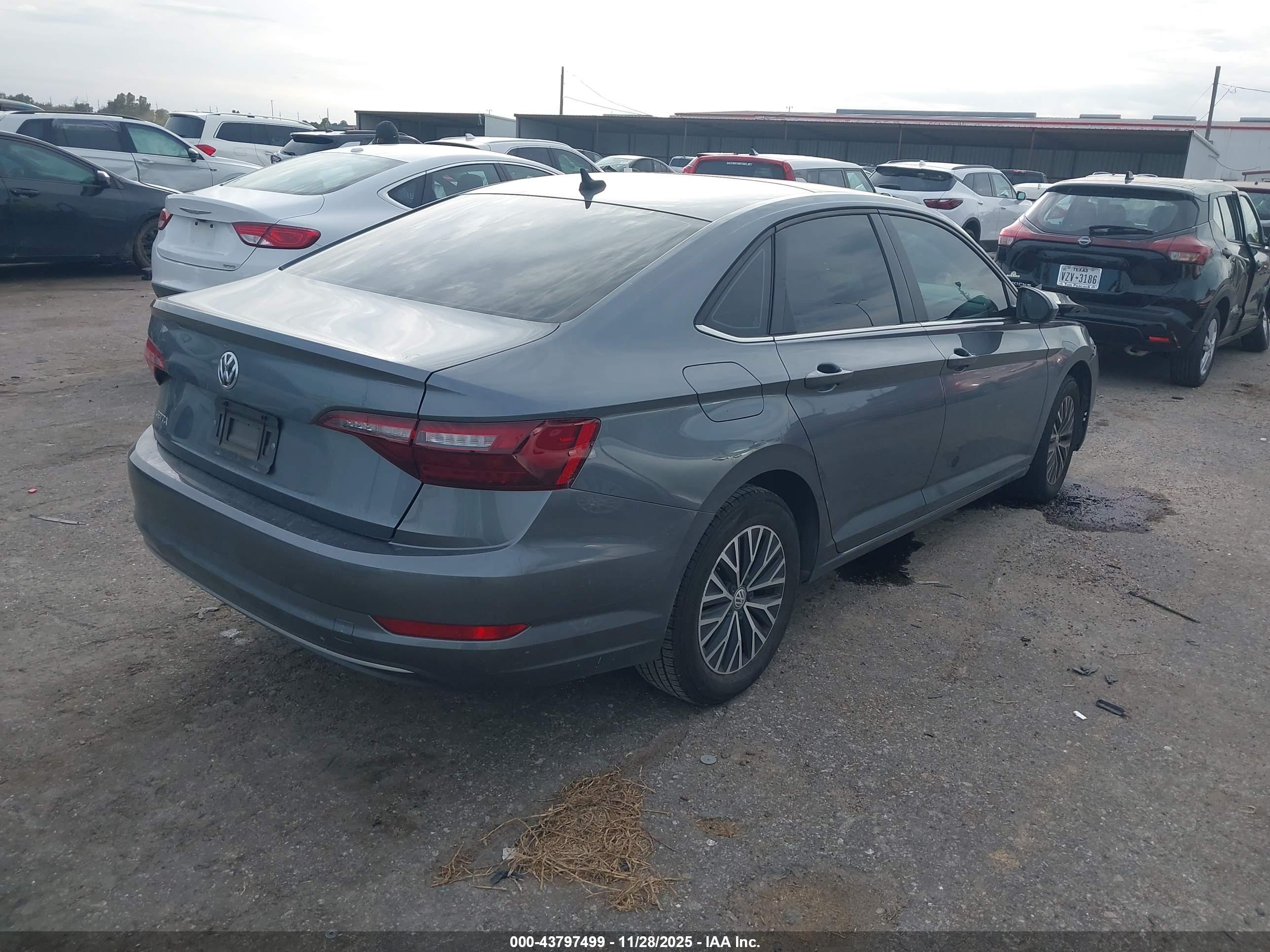 VOLKSWAGEN JETTA image 4