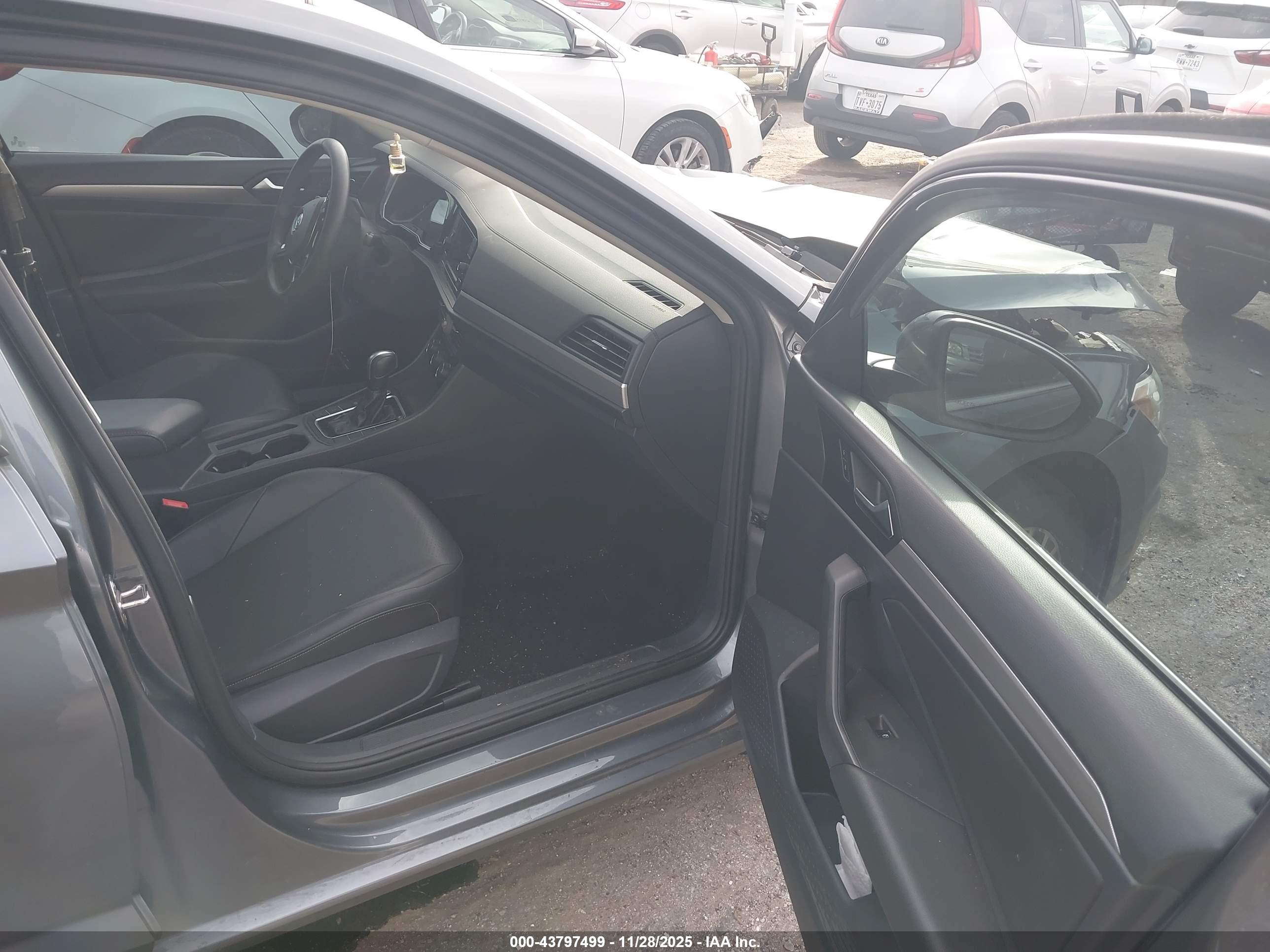 VOLKSWAGEN JETTA image 5