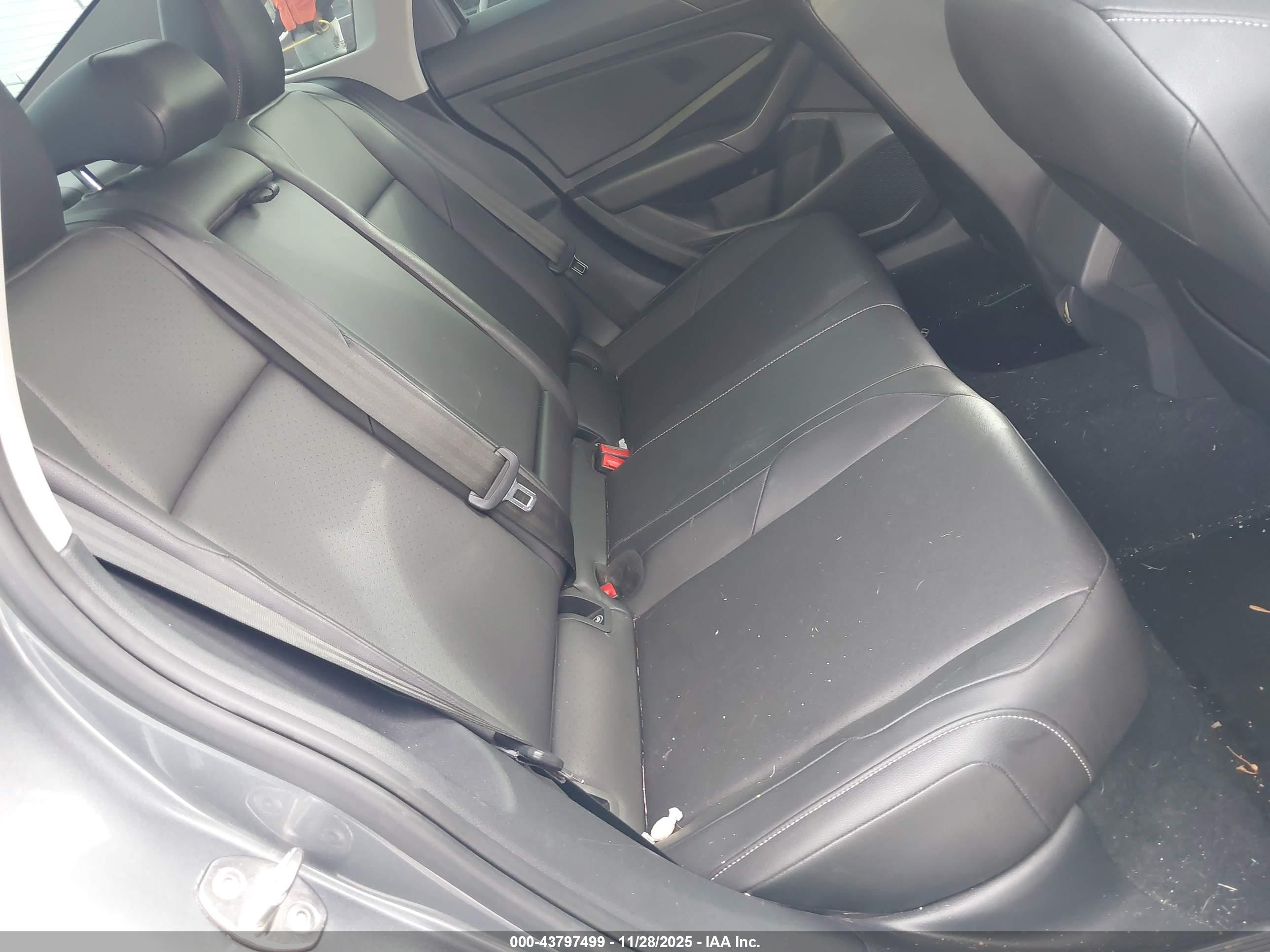 VOLKSWAGEN JETTA image 8