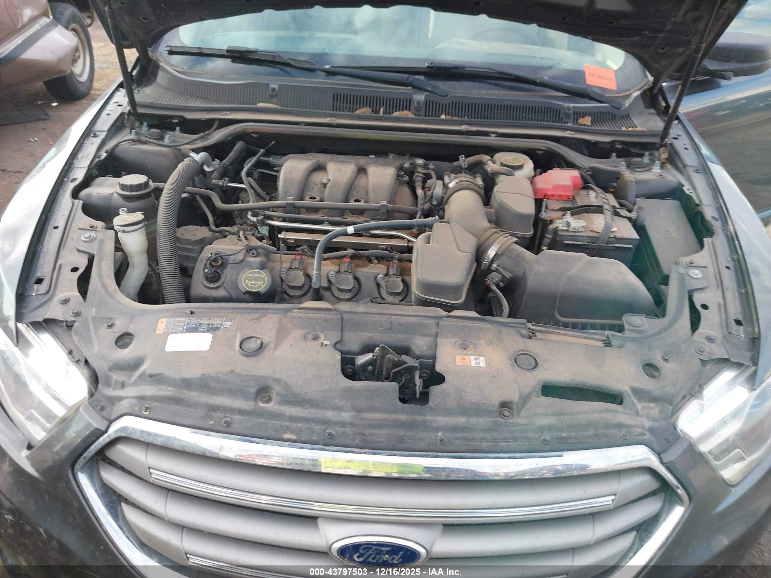FORD TAURUS image 10