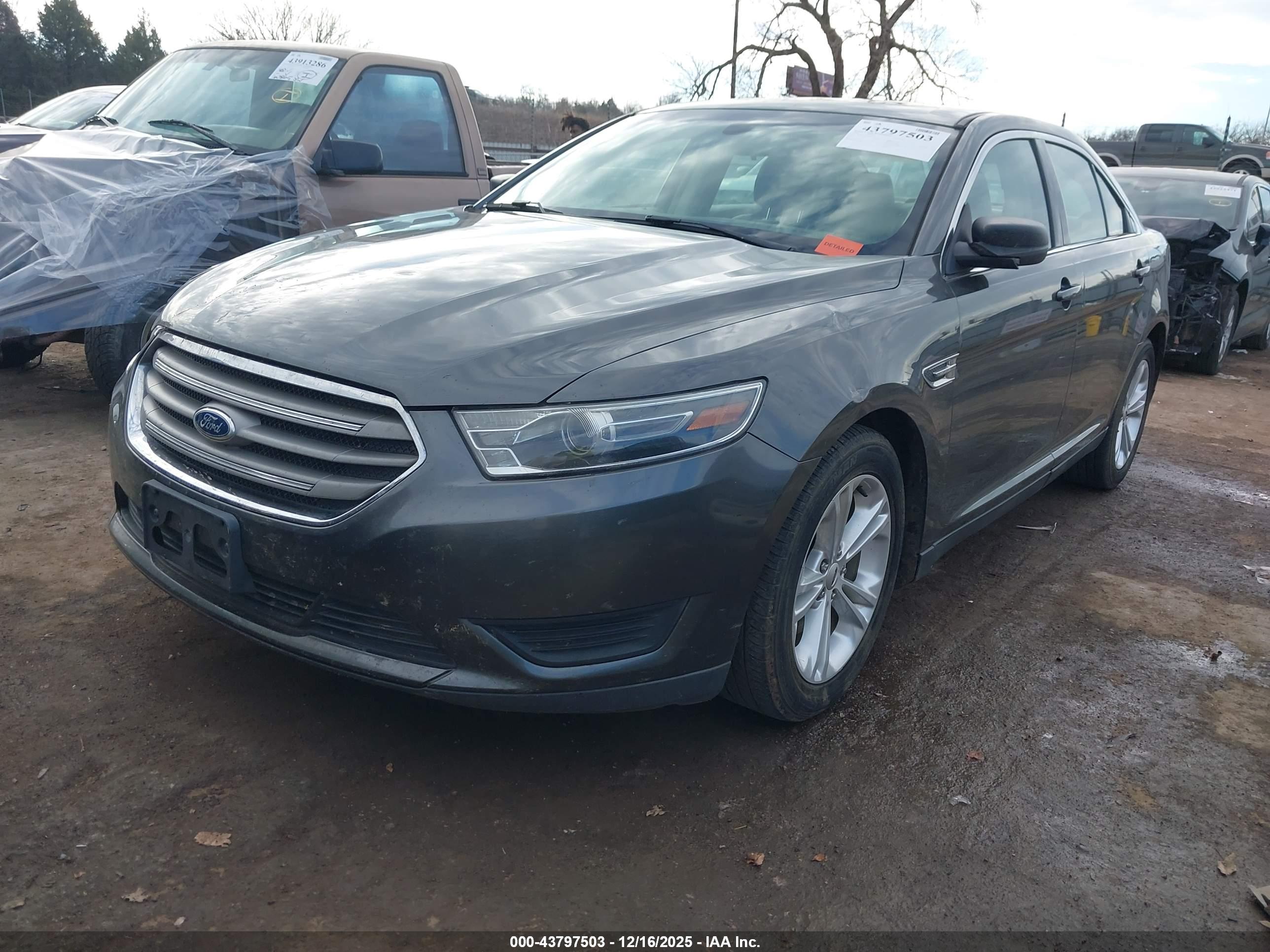 FORD TAURUS image 2