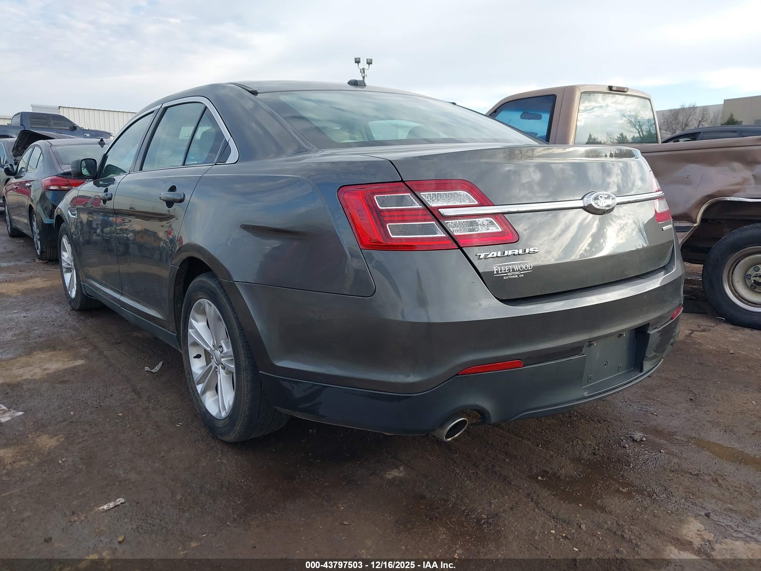 FORD TAURUS image 3