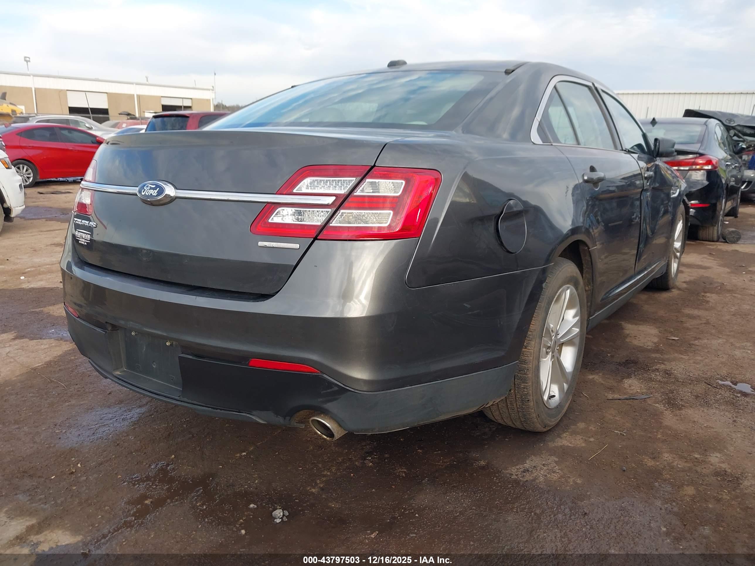 FORD TAURUS image 4