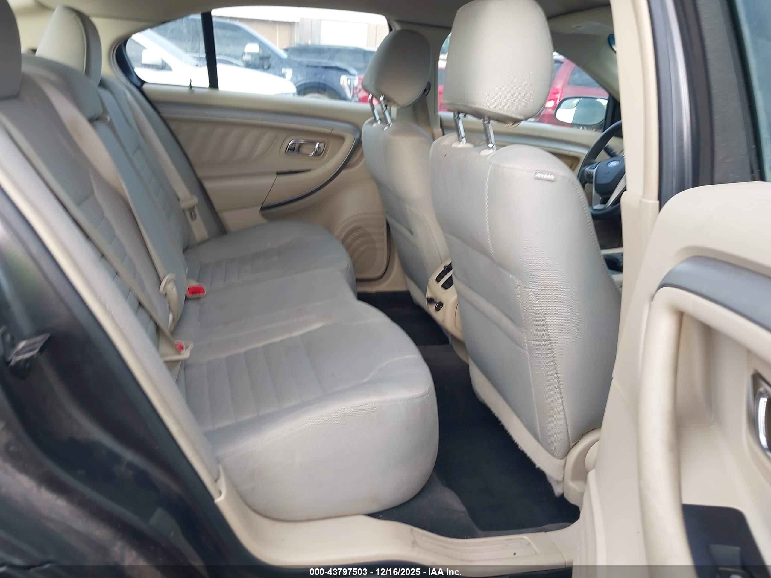 FORD TAURUS image 8