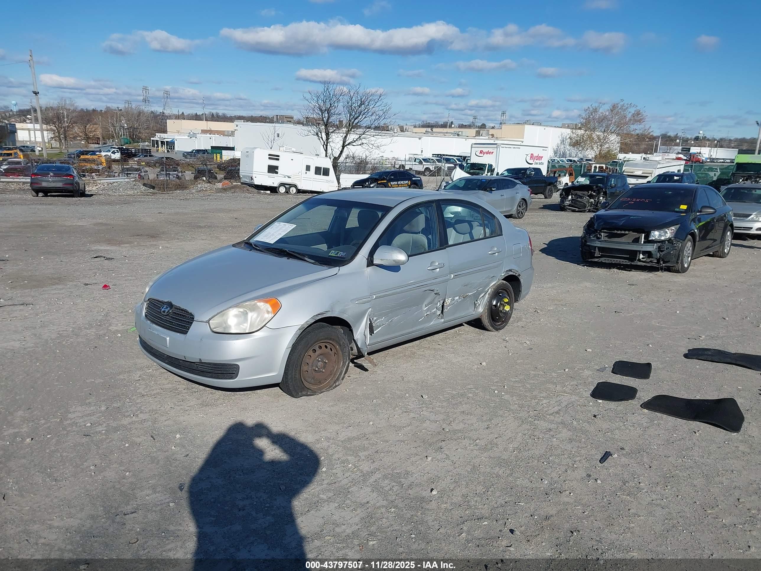 HYUNDAI ACCENT image 2