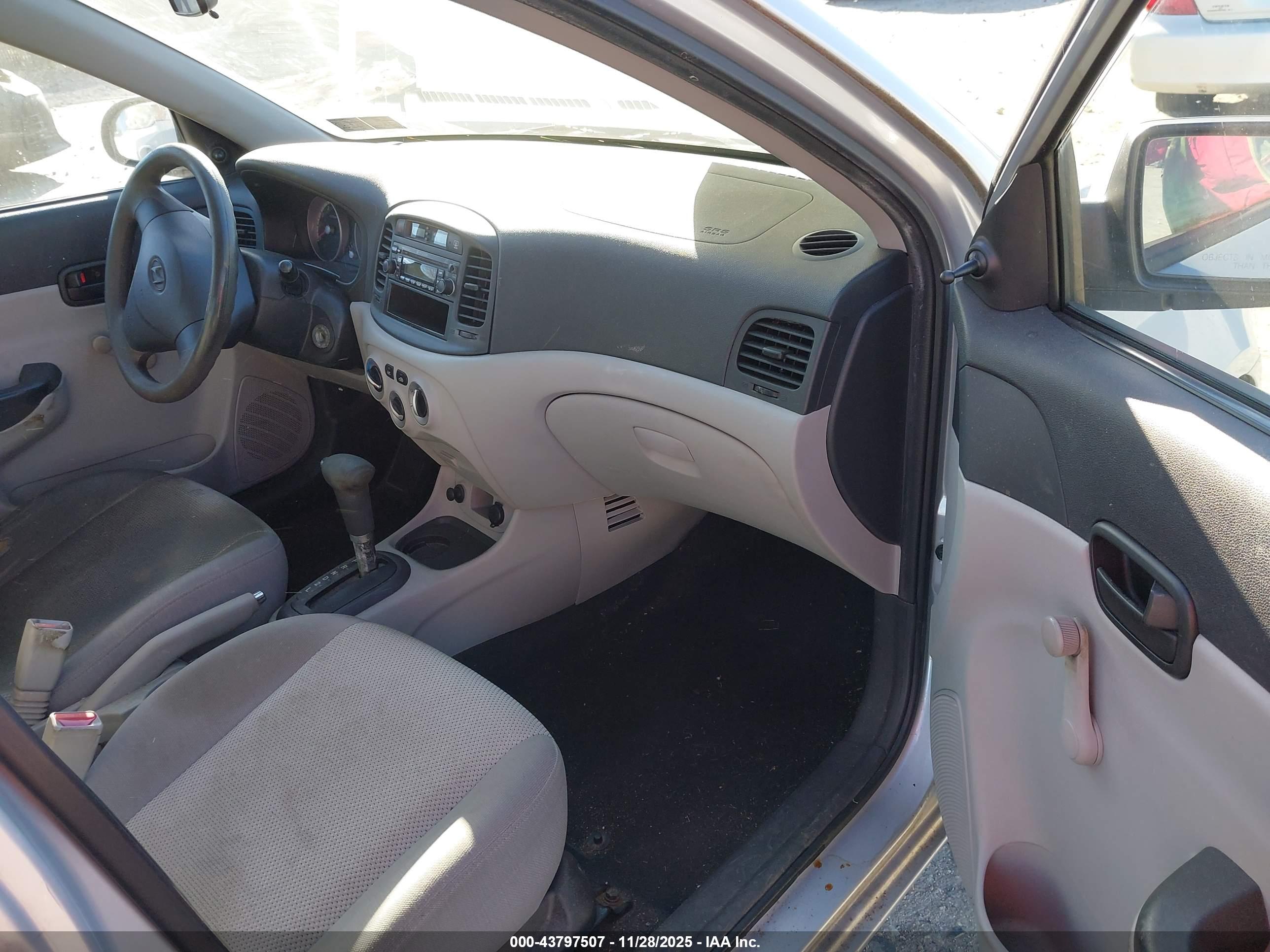 HYUNDAI ACCENT image 5