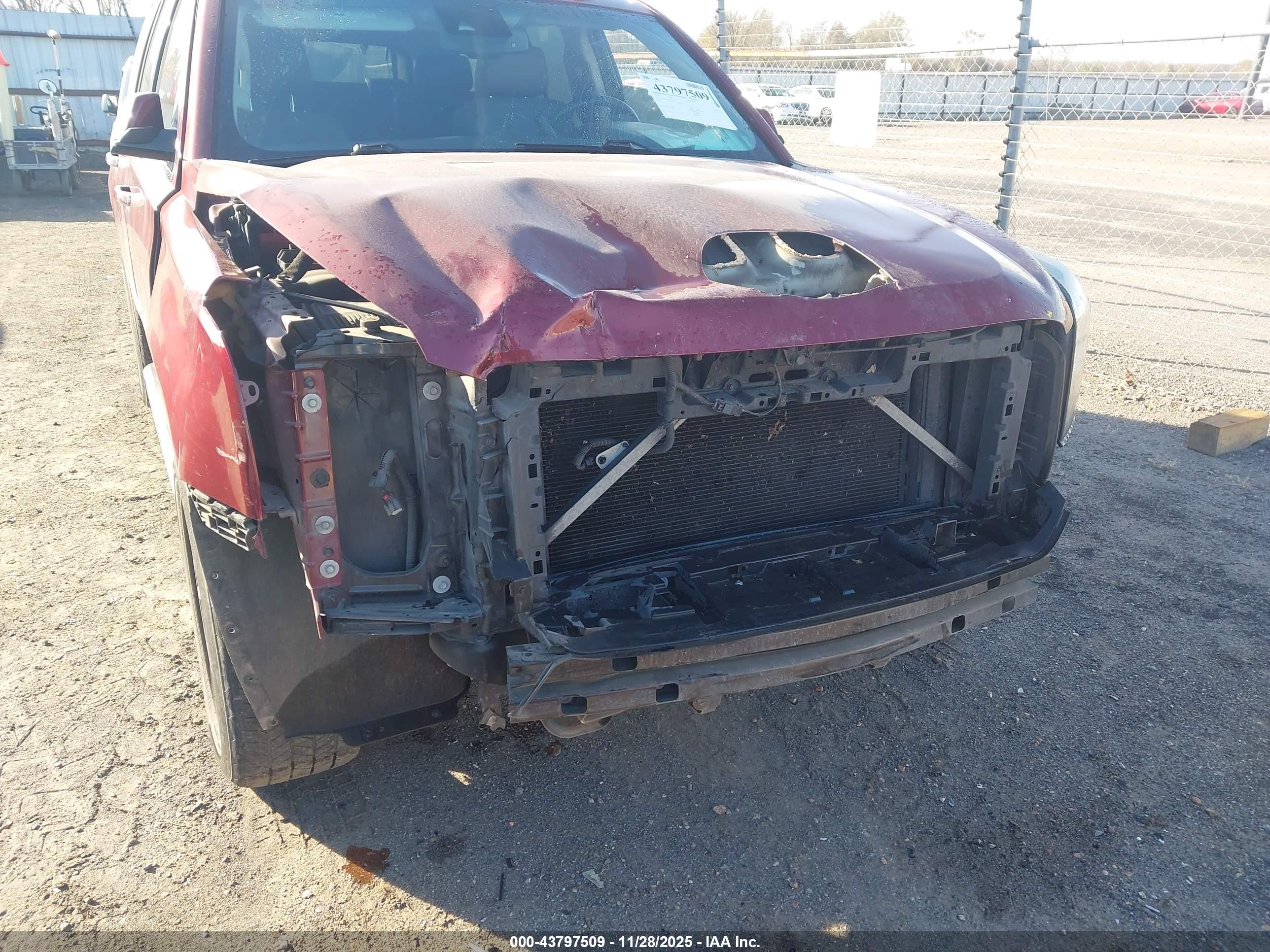 GMC YUKON image 6